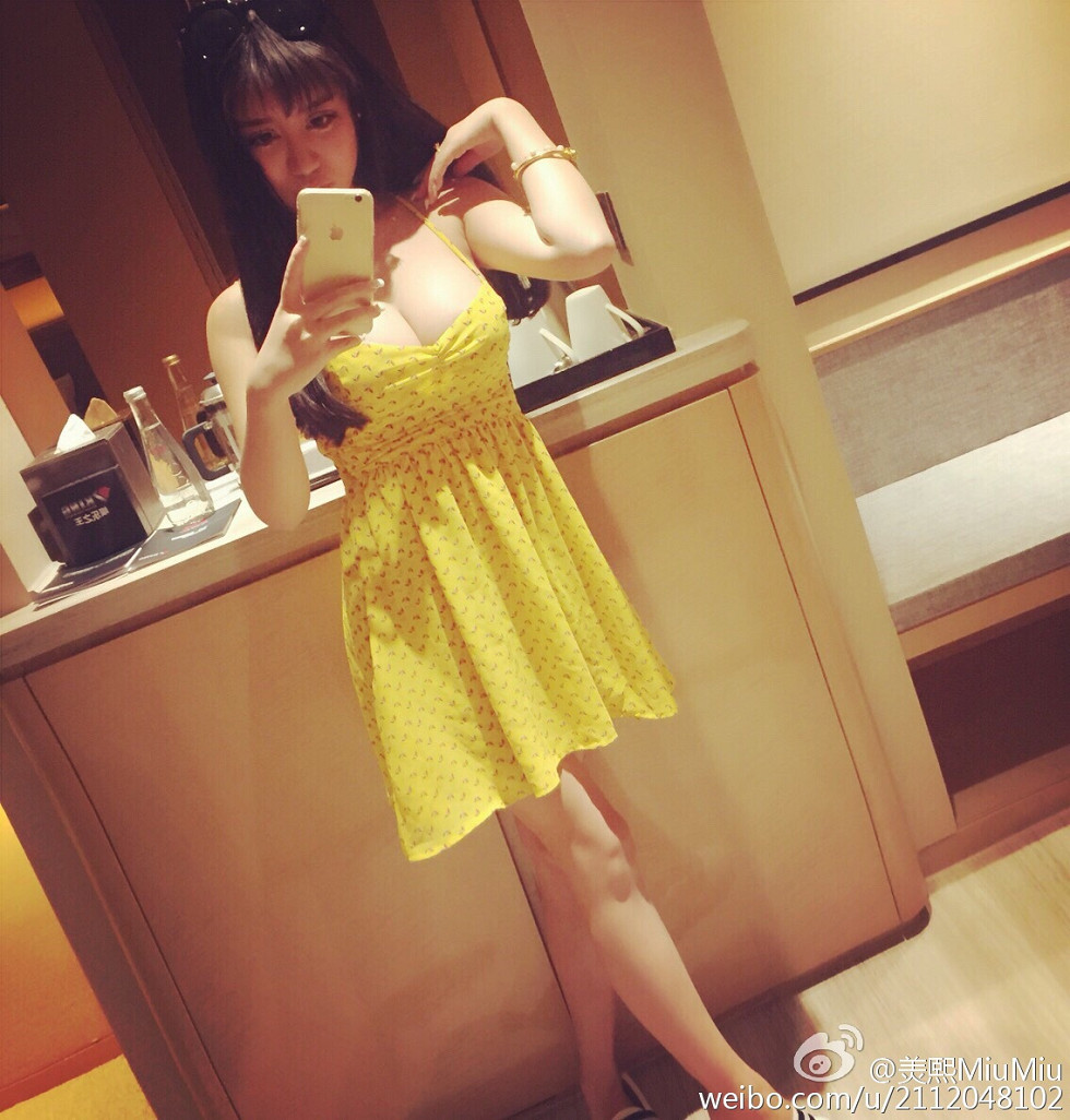 混血嫩模美熙MiuMiu完美身材火辣喷血大尺度微博写真456P