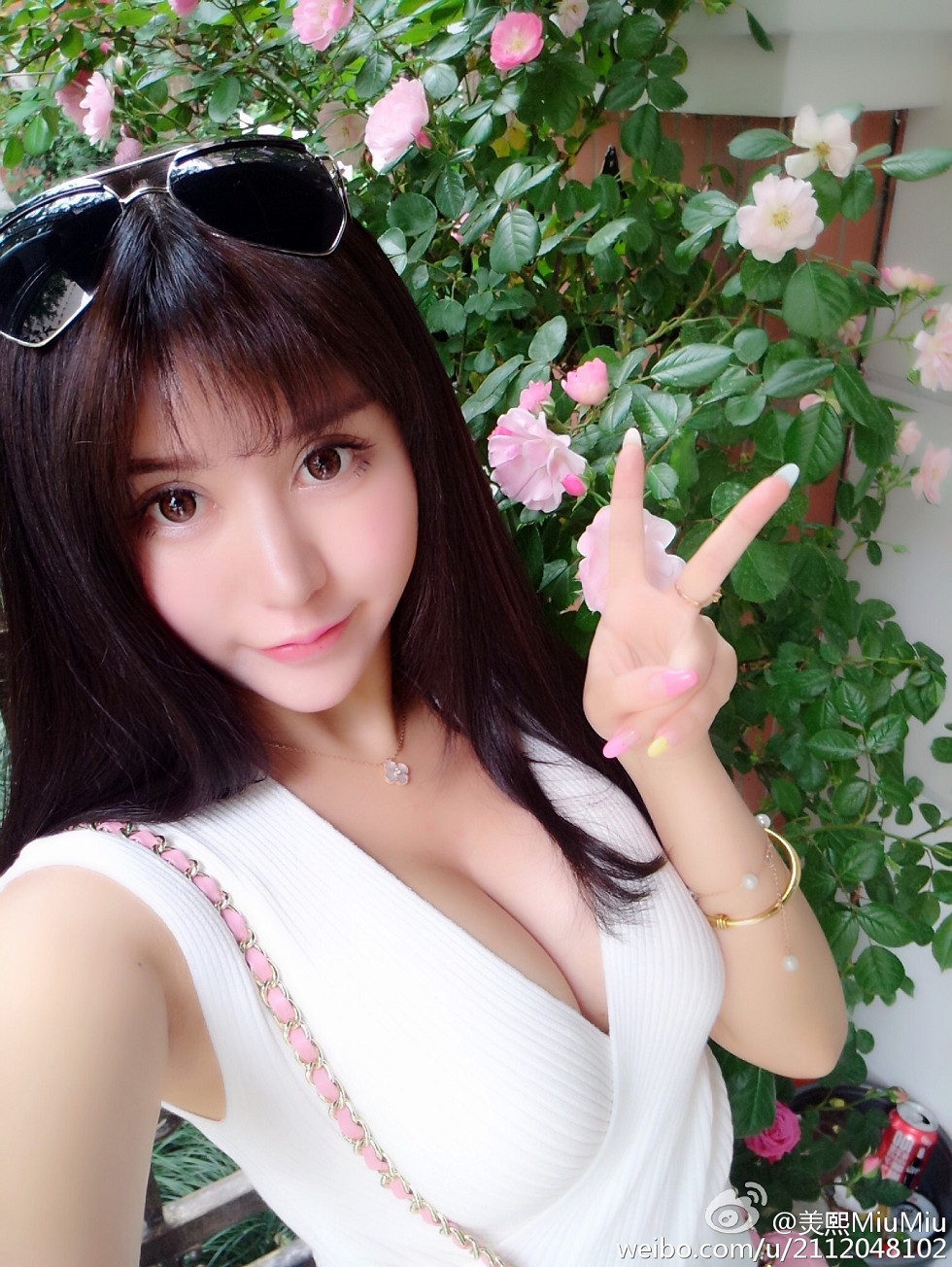 混血嫩模美熙MiuMiu完美身材火辣喷血大尺度微博写真456P