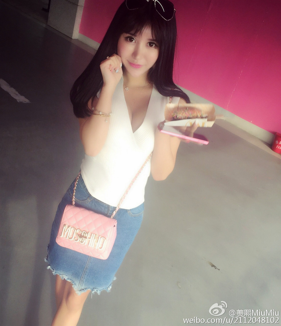 混血嫩模美熙MiuMiu完美身材火辣喷血大尺度微博写真456P