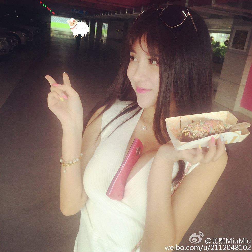 混血嫩模美熙MiuMiu完美身材火辣喷血大尺度微博写真456P