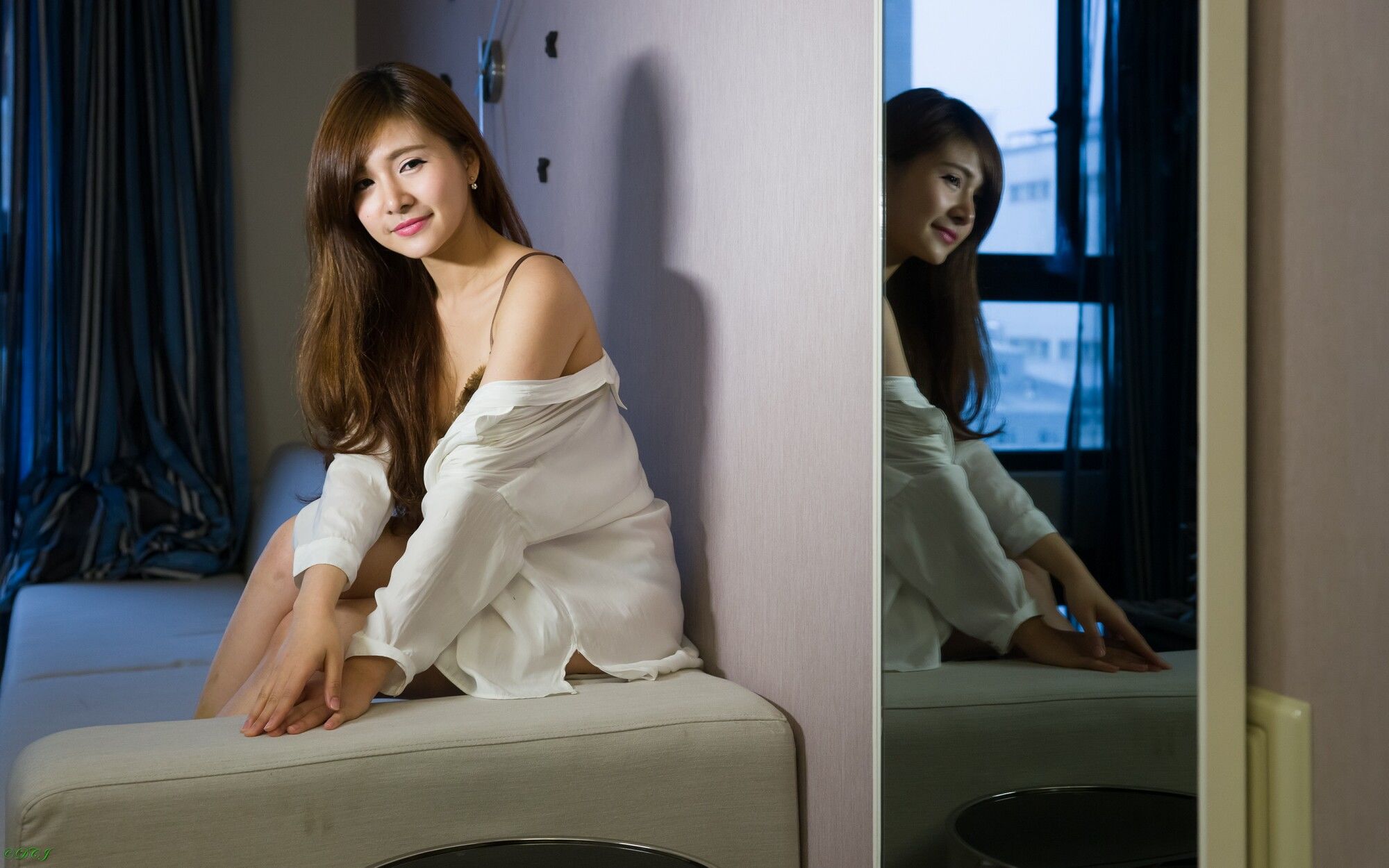 [台湾正妹] 邱艾比Abbie 黑丝OL内衣赏 写真集