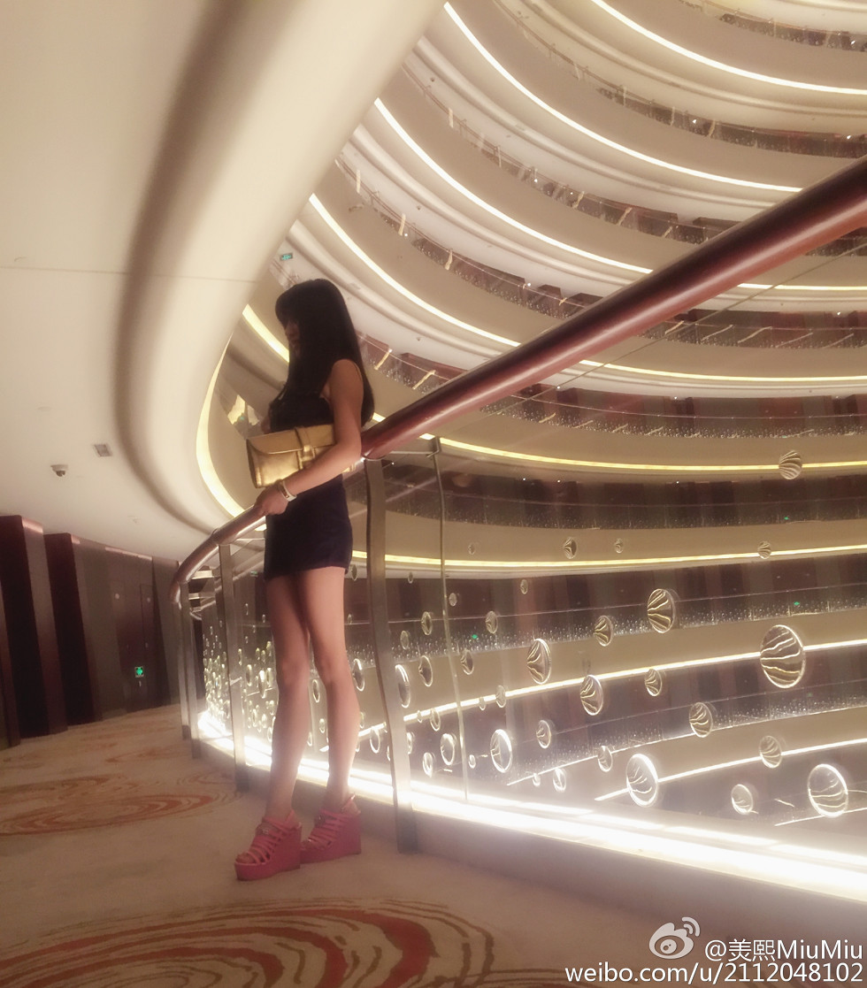 混血嫩模美熙MiuMiu完美身材火辣喷血大尺度微博写真456P