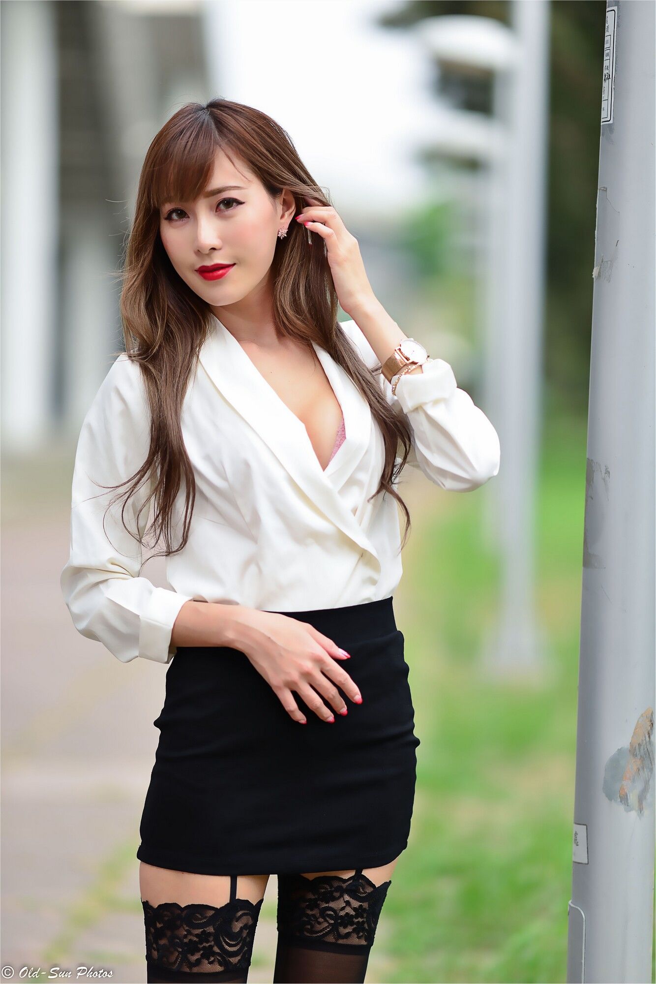 [台湾网红美女] 黄艾比Abbie《油廠國小OL外拍》 写真集