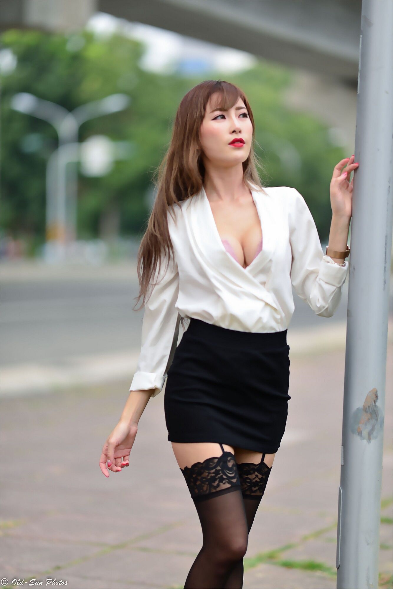 [台湾网红美女] 黄艾比Abbie《油廠國小OL外拍》 写真集