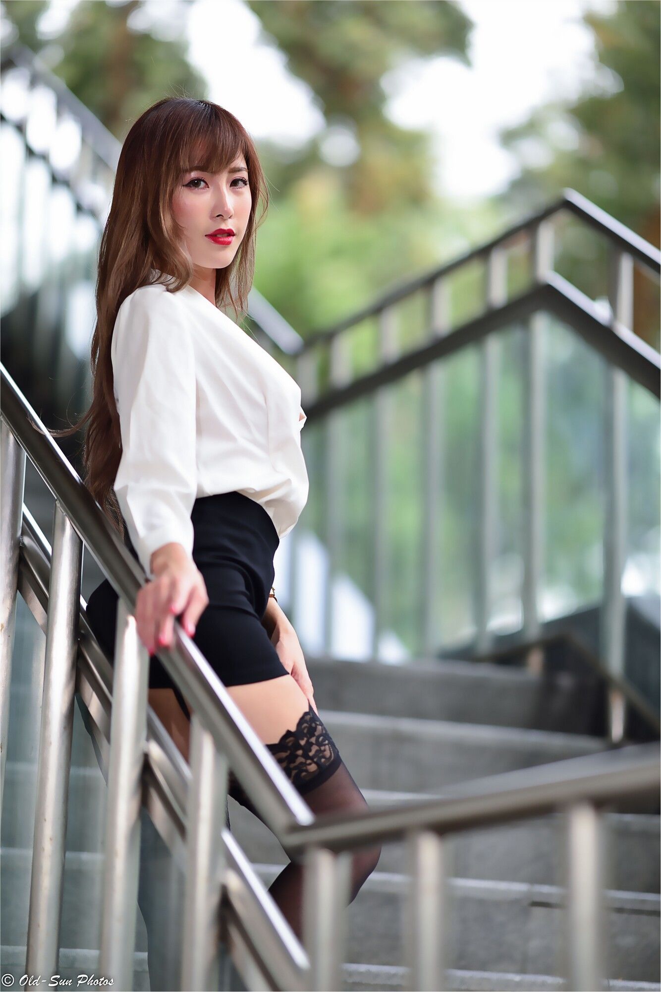 [台湾网红美女] 黄艾比Abbie《油廠國小OL外拍》 写真集