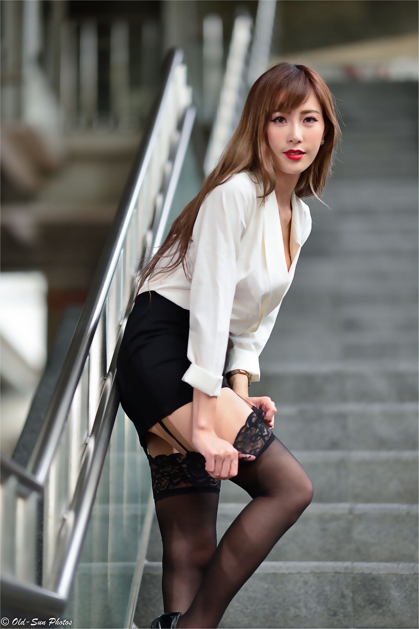 [台湾网红美女] 黄艾比Abbie《油廠國小OL外拍》 写真集