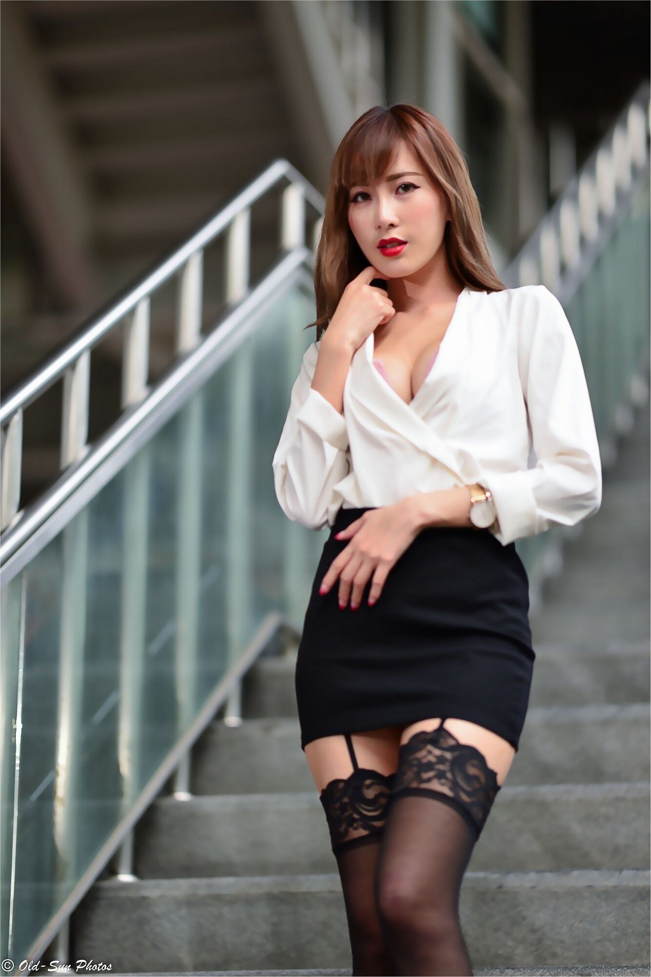 [台湾网红美女] 黄艾比Abbie《油廠國小OL外拍》 写真集