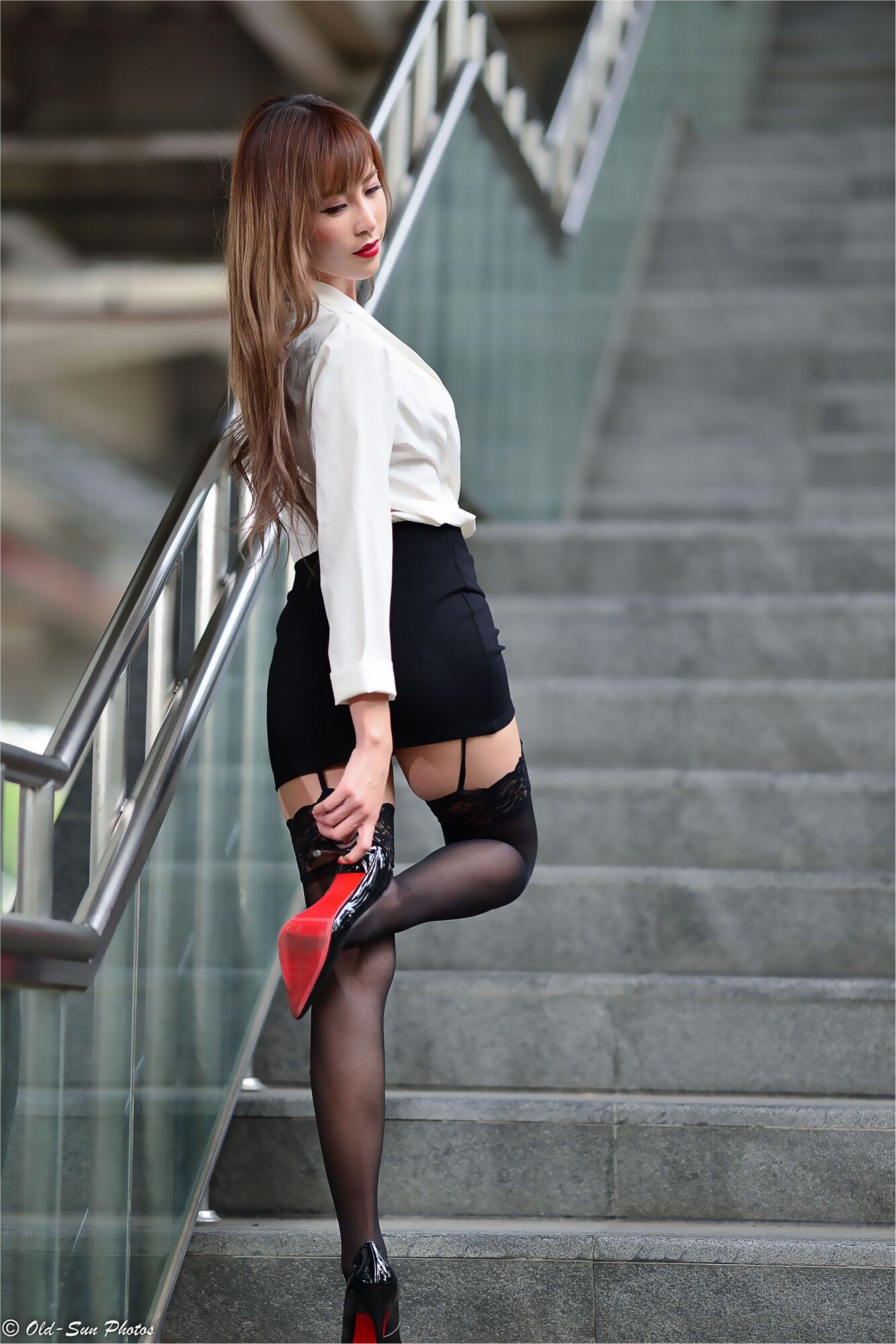 [台湾网红美女] 黄艾比Abbie《油廠國小OL外拍》 写真集