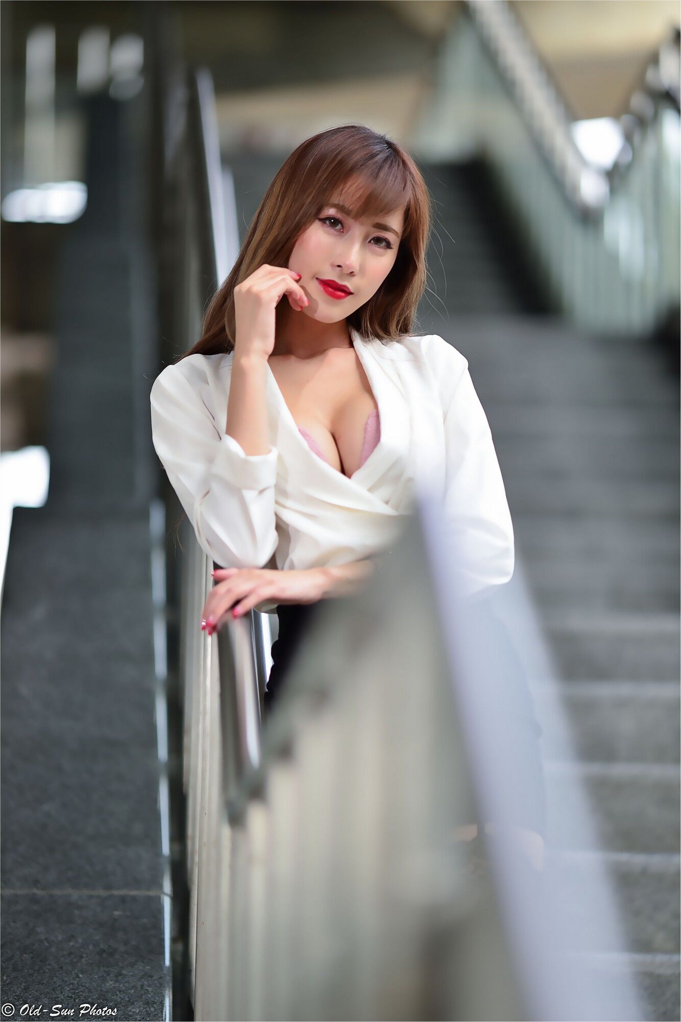 [台湾网红美女] 黄艾比Abbie《油廠國小OL外拍》 写真集