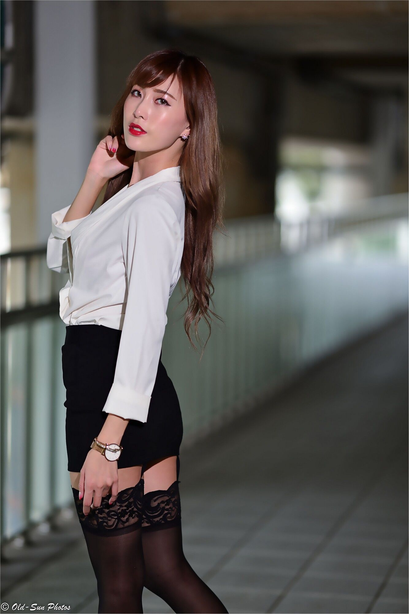 [台湾网红美女] 黄艾比Abbie《油廠國小OL外拍》 写真集