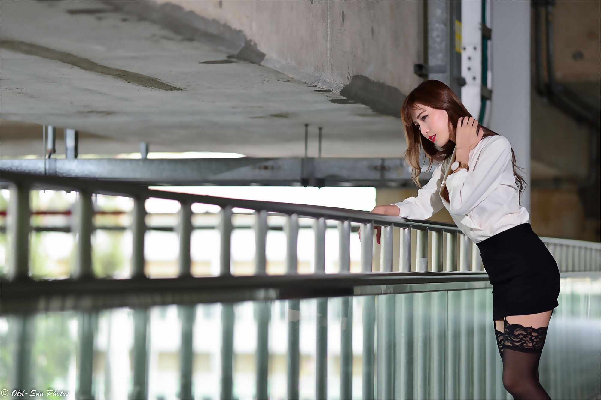 [台湾网红美女] 黄艾比Abbie《油廠國小OL外拍》 写真集