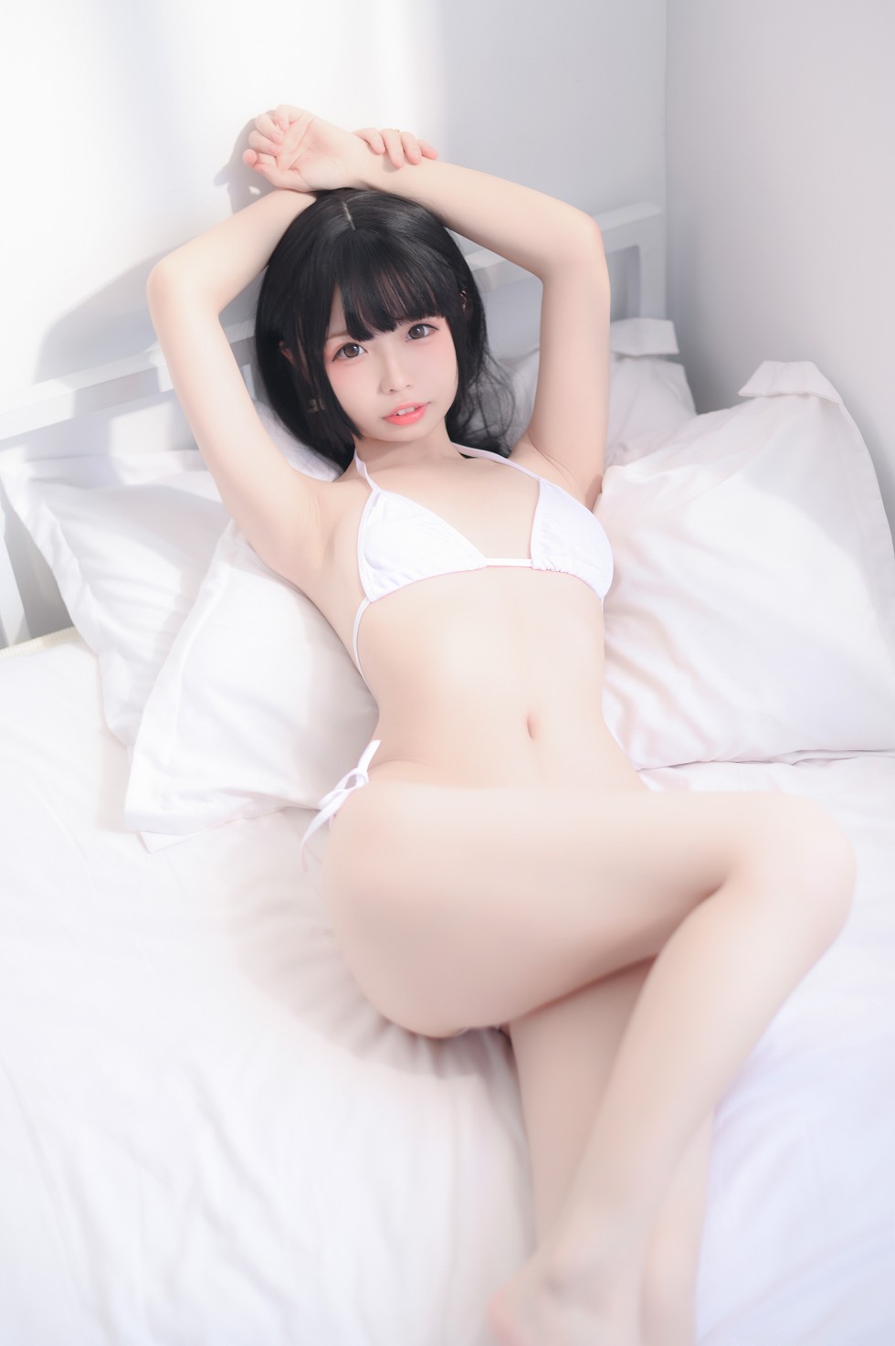 白色泳装美少女居家私房秀白嫩肌肤迷人诱惑写真31P