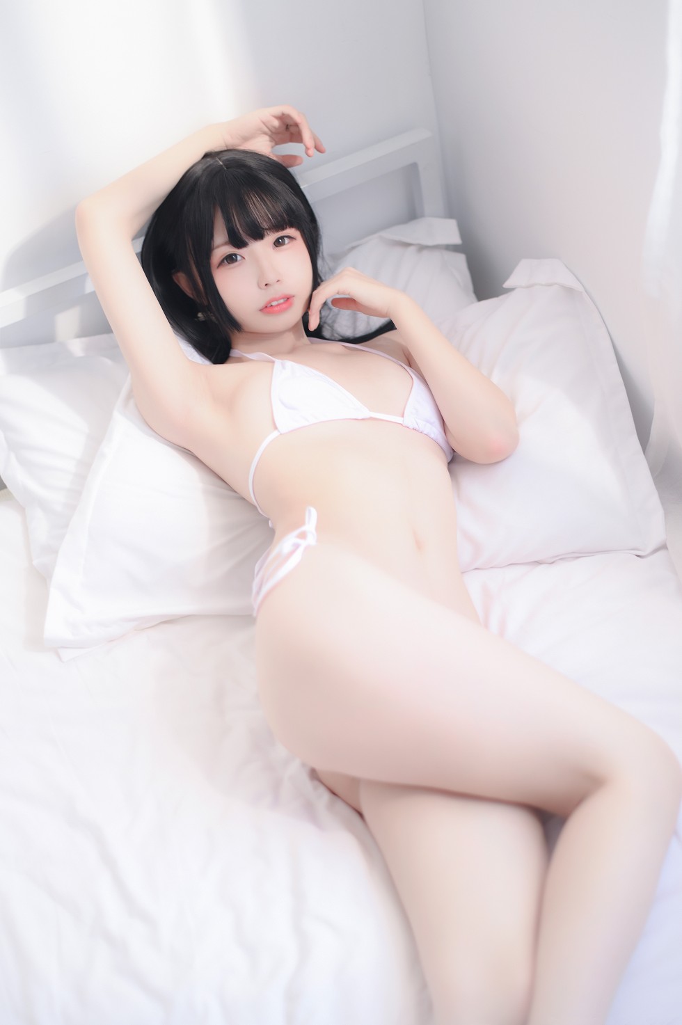 白色泳装美少女居家私房秀白嫩肌肤迷人诱惑写真31P