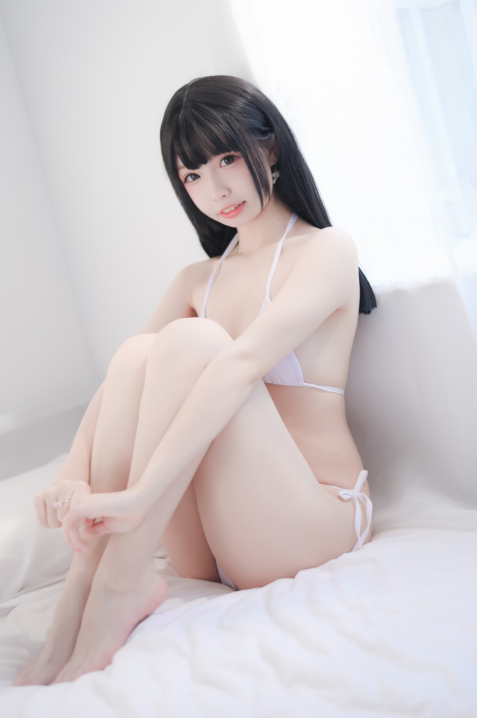 白色泳装美少女居家私房秀白嫩肌肤迷人诱惑写真31P