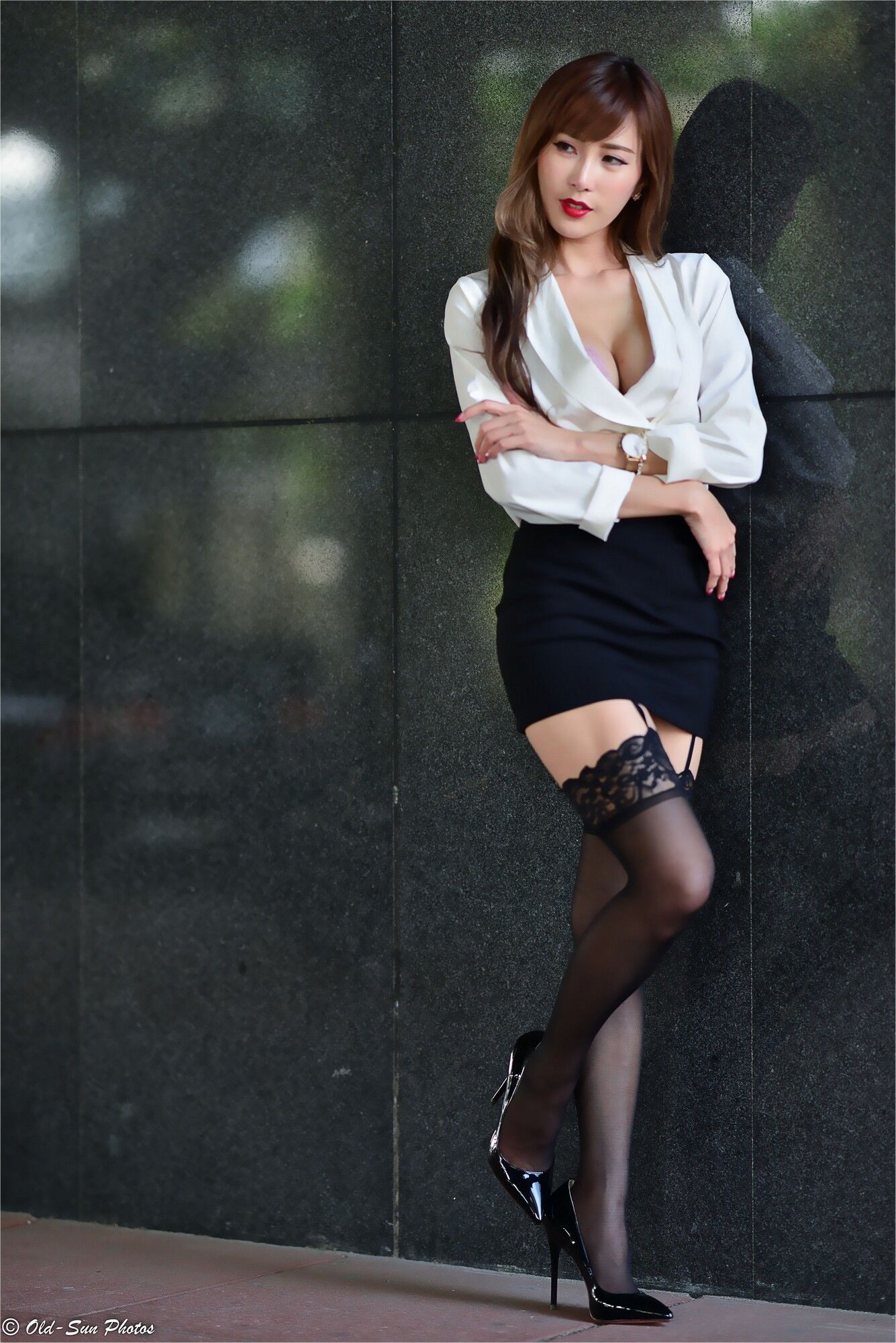 [台湾网红美女] 黄艾比Abbie《油廠國小OL外拍》 写真集