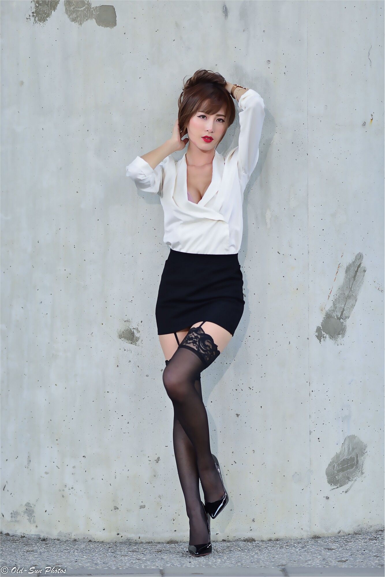 [台湾网红美女] 黄艾比Abbie《油廠國小OL外拍》 写真集