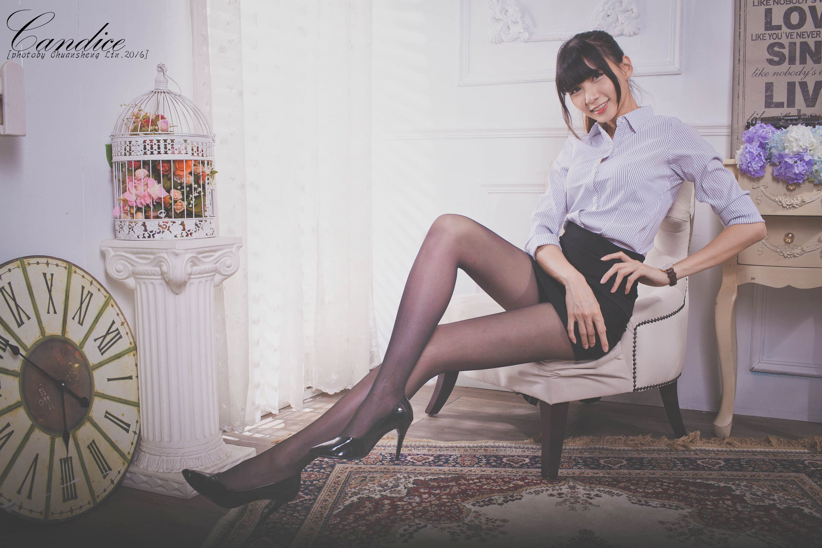 [台湾正妹] 蔡译心 - 棚拍黑丝制服美腿 写真集