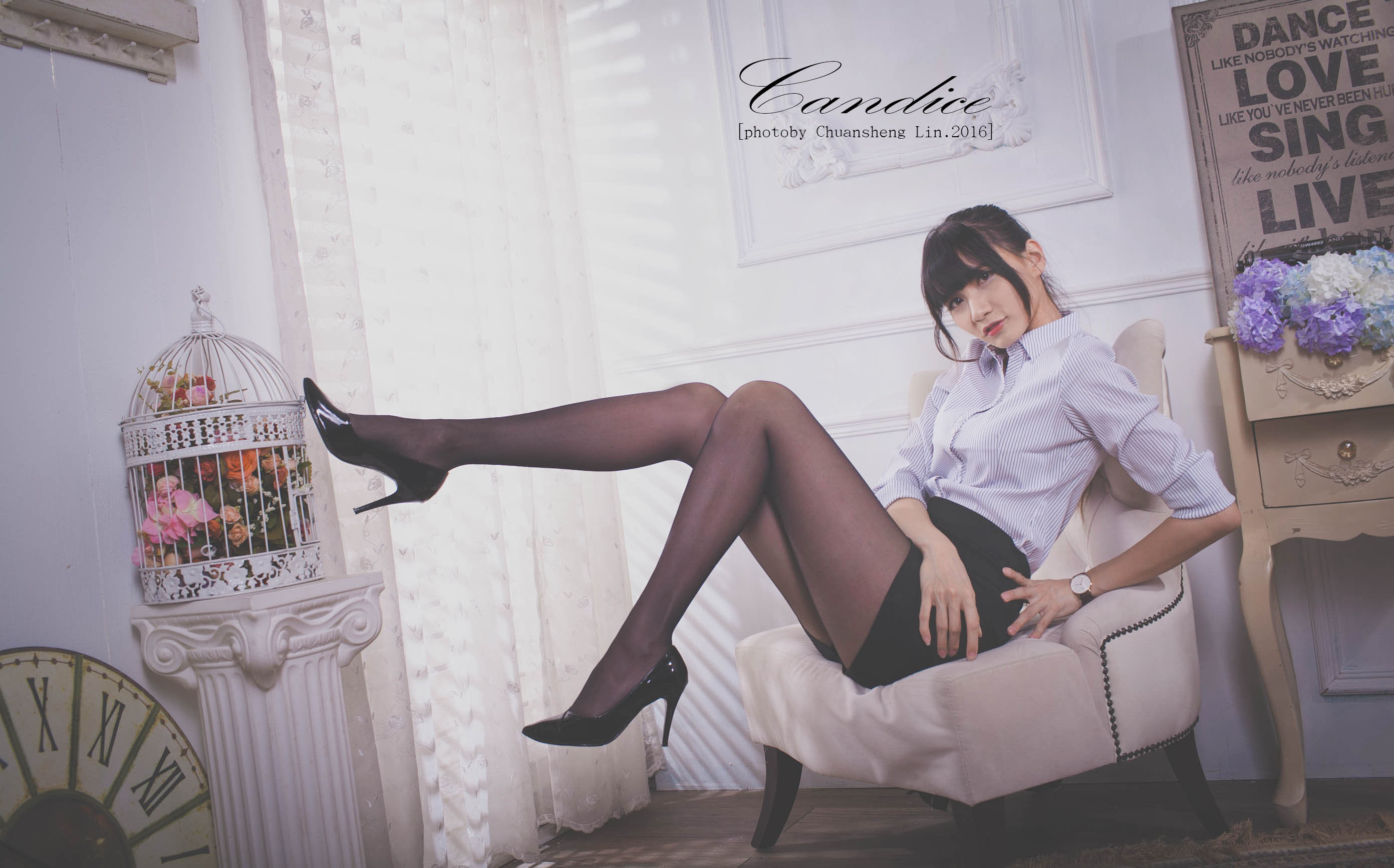 [台湾正妹] 蔡译心 - 棚拍黑丝制服美腿 写真集