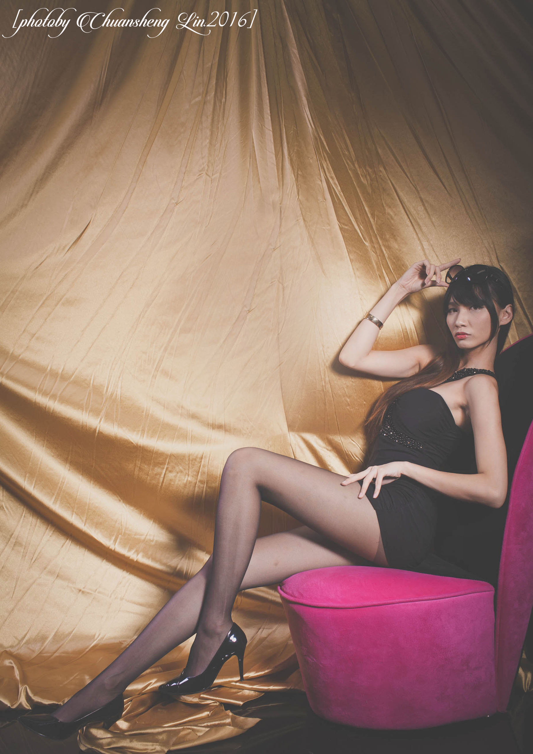 [台湾正妹] 蔡译心 - 棚拍黑丝制服美腿 写真集