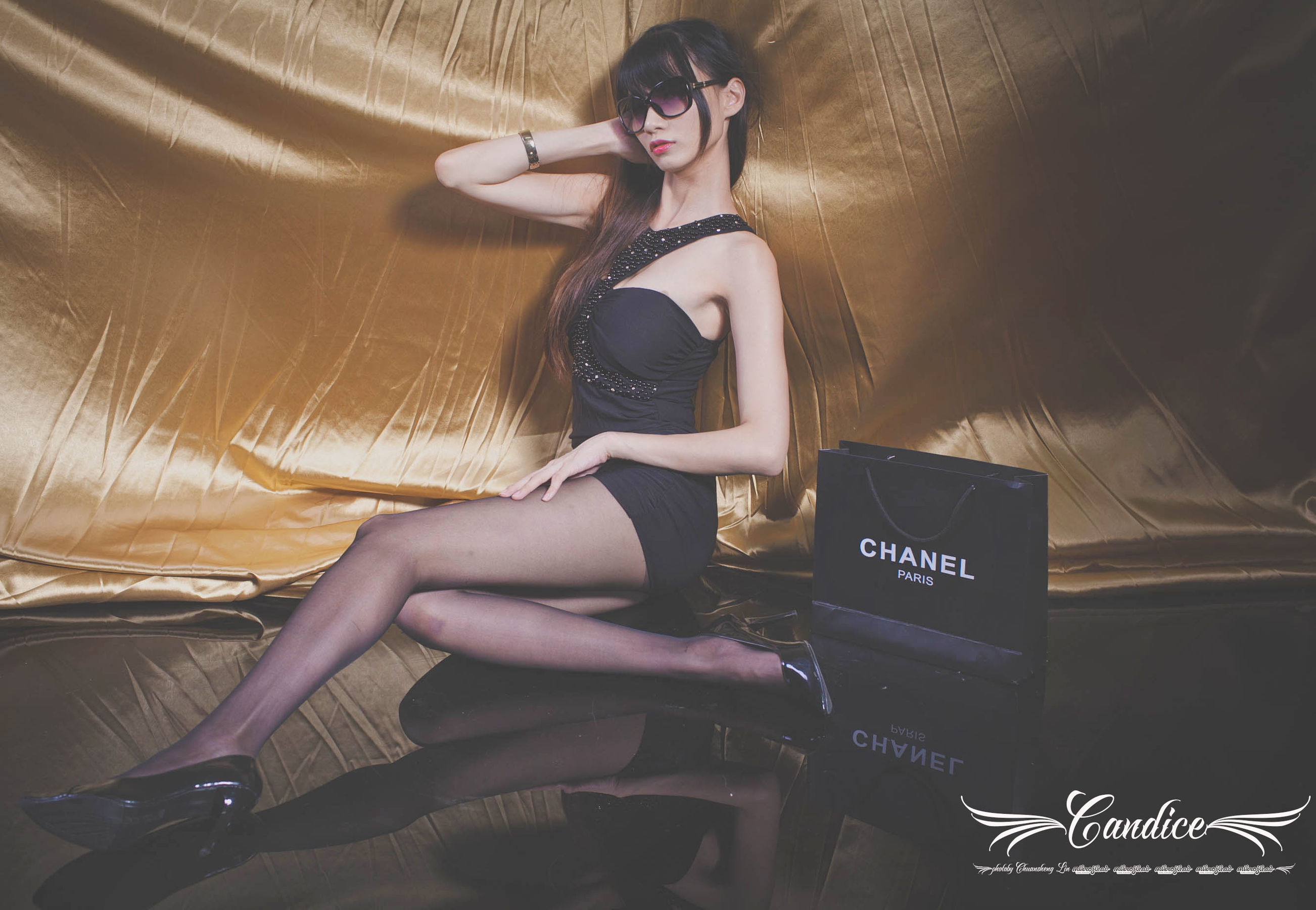 [台湾正妹] 蔡译心 - 棚拍黑丝制服美腿 写真集