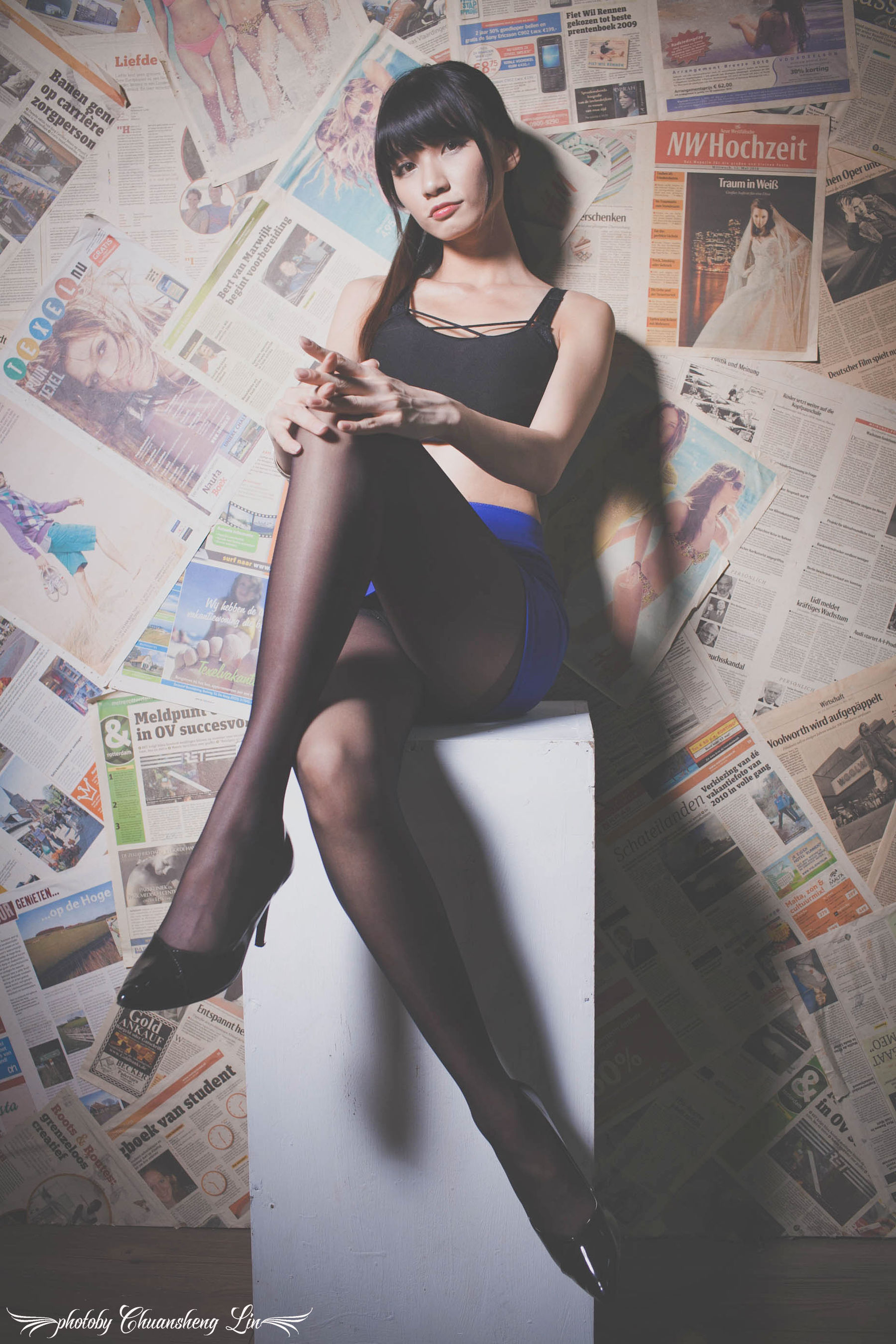 [台湾正妹] 蔡译心 - 棚拍黑丝制服美腿 写真集
