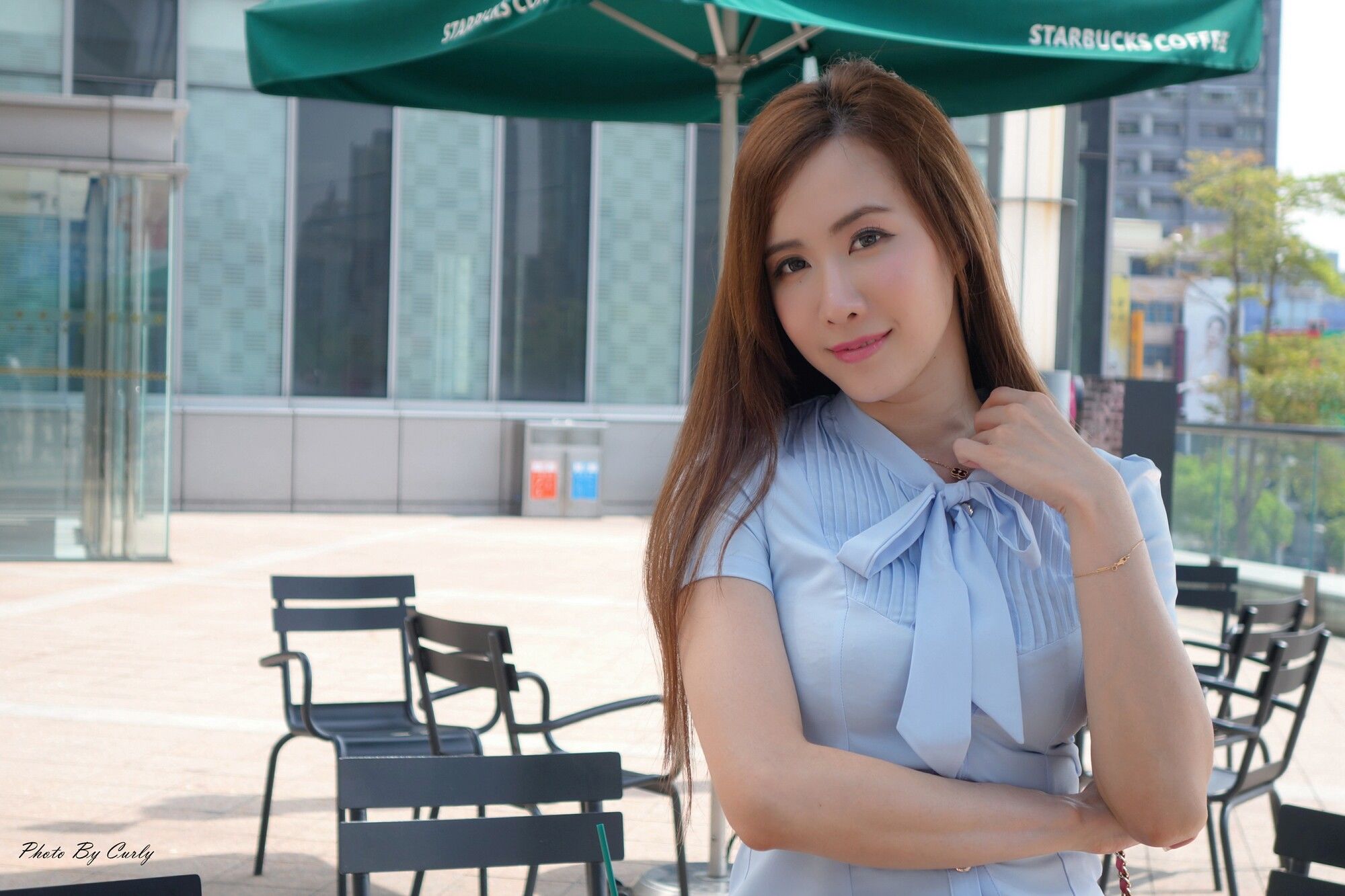 [台湾正妹] Dora妍希《OL黑丝~高雄巨蛋》 写真集