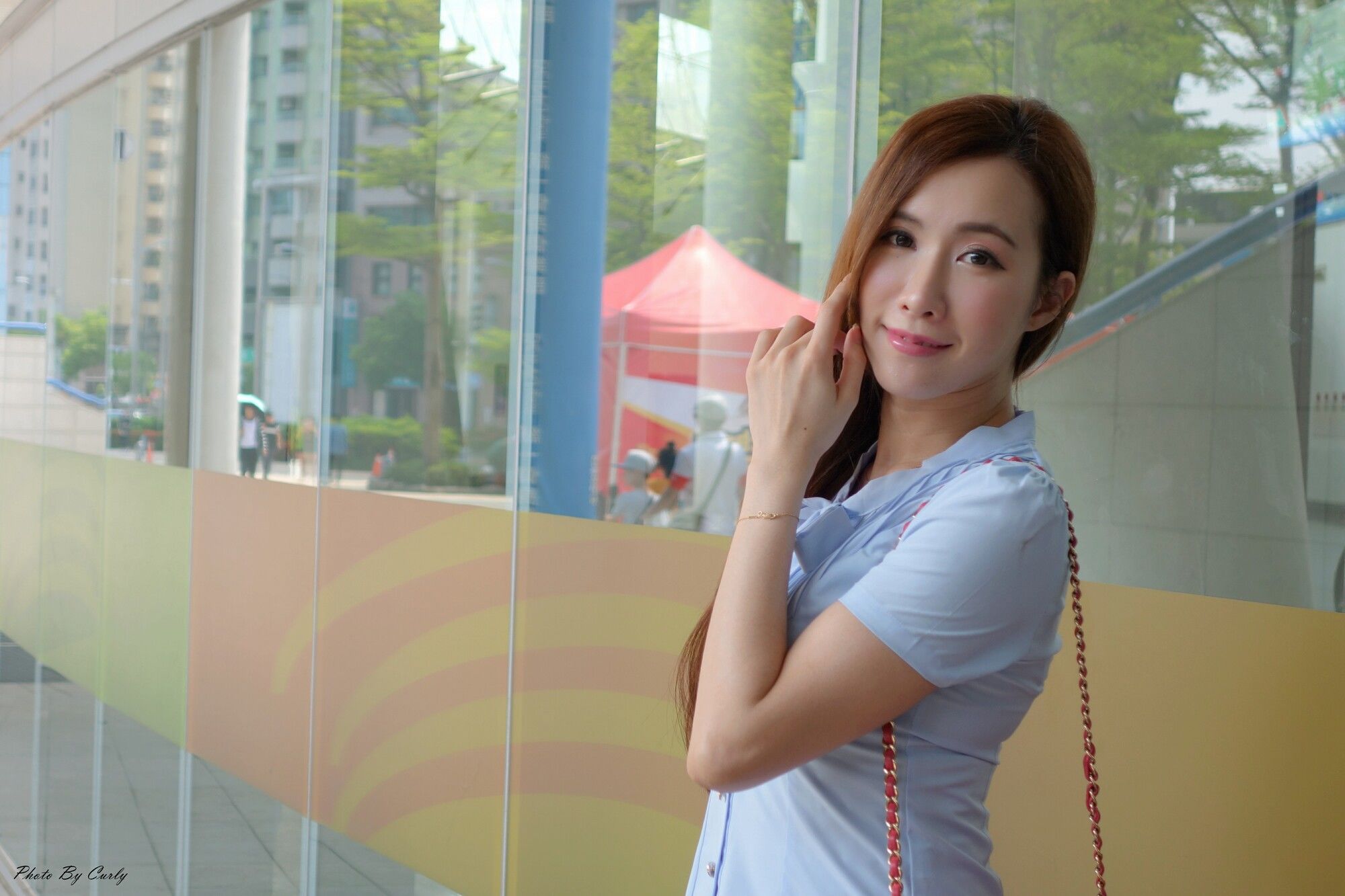 [台湾正妹] Dora妍希《OL黑丝~高雄巨蛋》 写真集