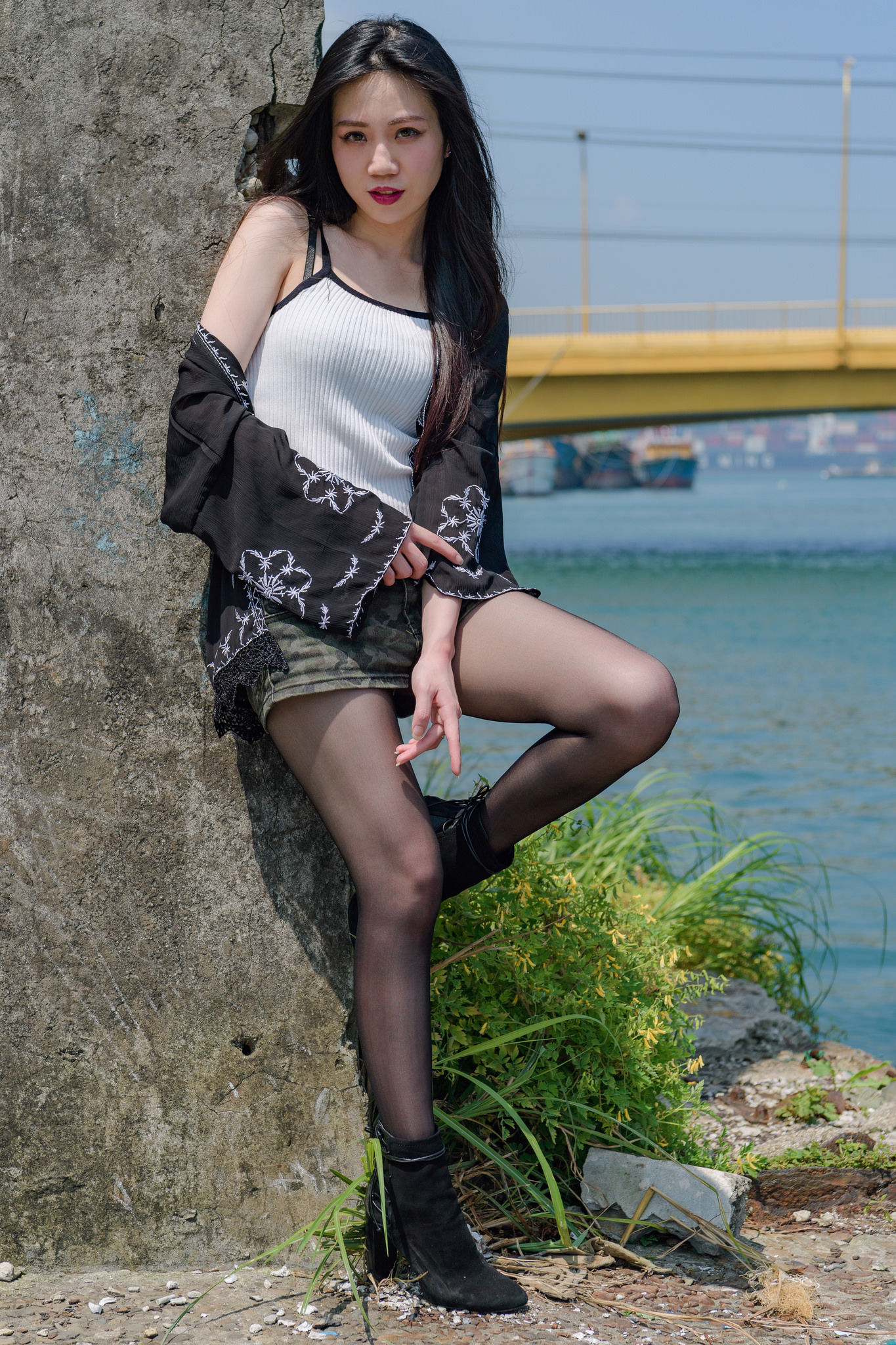 [台湾正妹] coco 阳光下的热裤黑丝 写真集