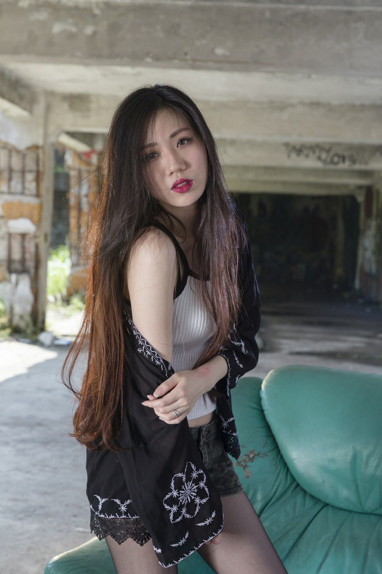 [台湾正妹] coco 阳光下的热裤黑丝 写真集