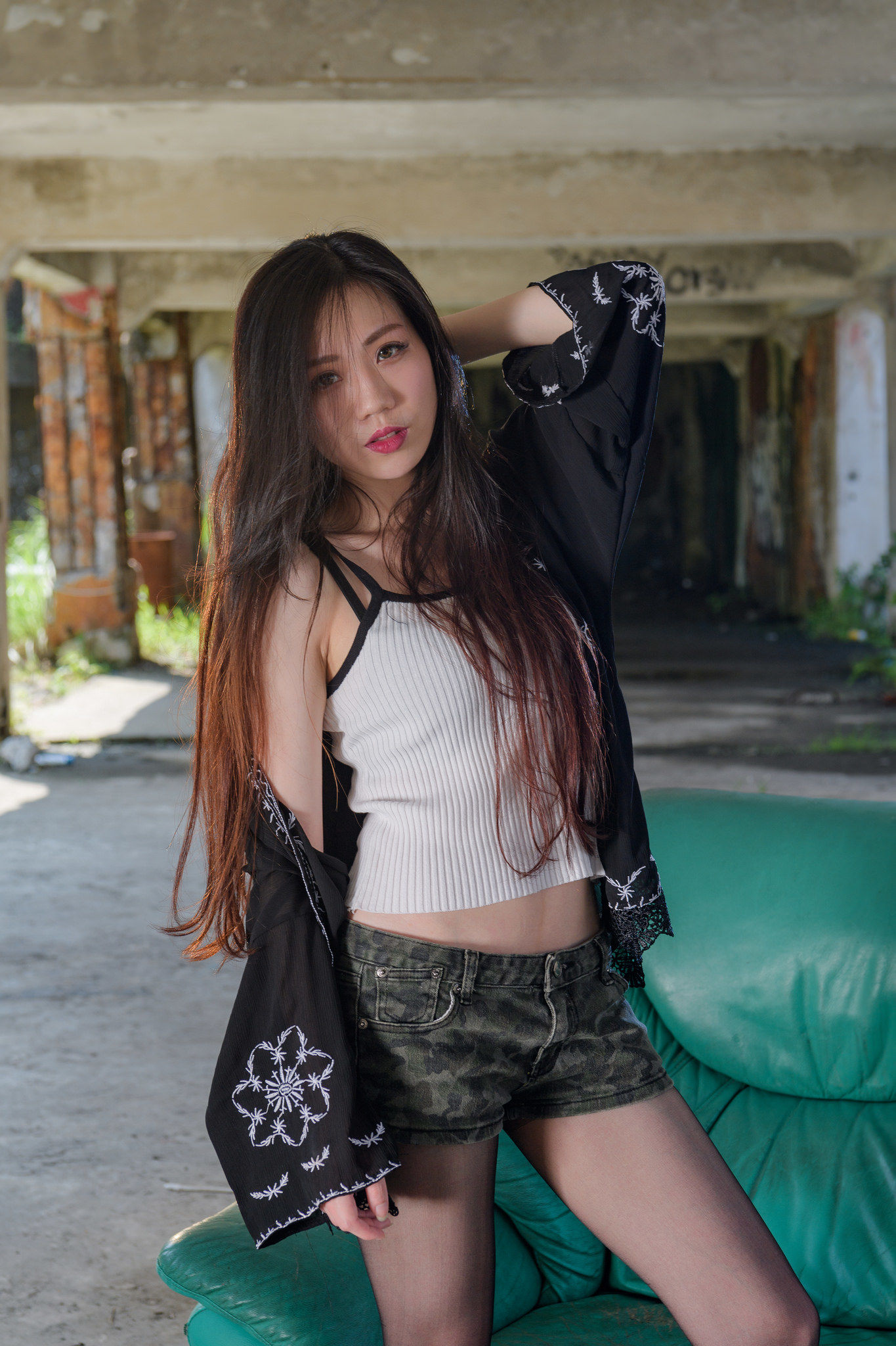 [台湾正妹] coco 阳光下的热裤黑丝 写真集