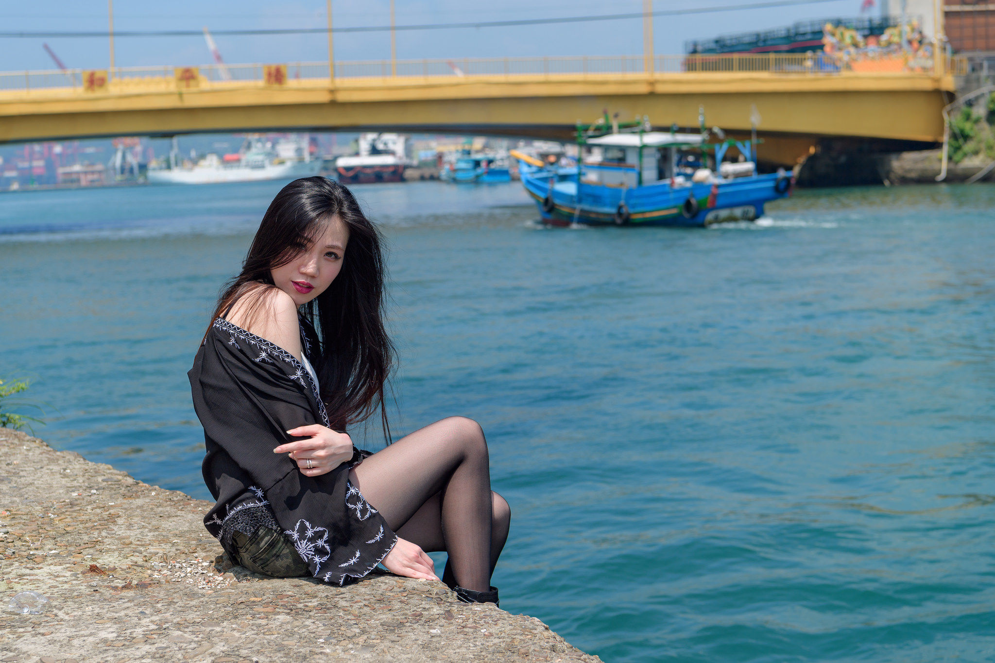 [台湾正妹] coco 阳光下的热裤黑丝 写真集