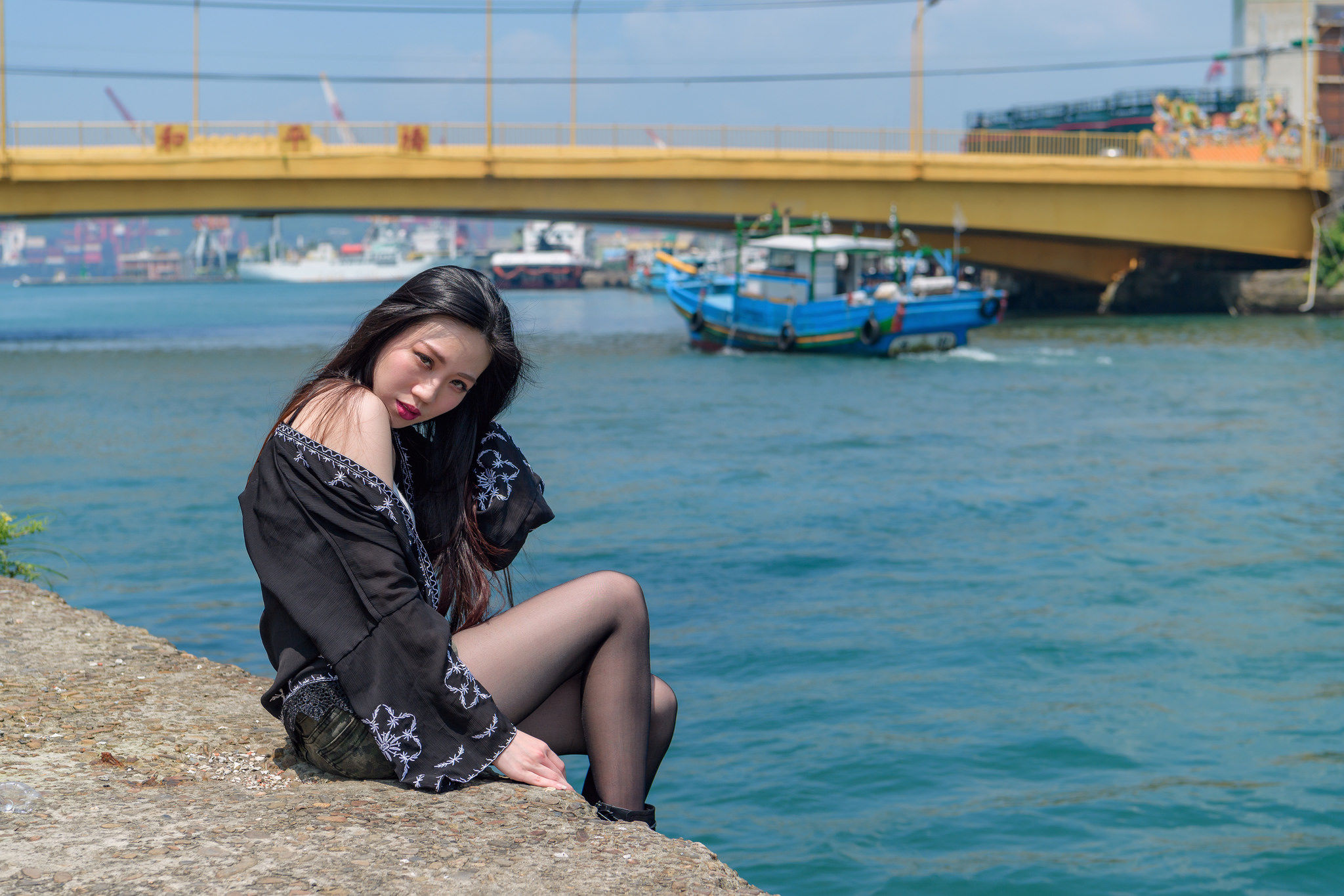 [台湾正妹] coco 阳光下的热裤黑丝 写真集