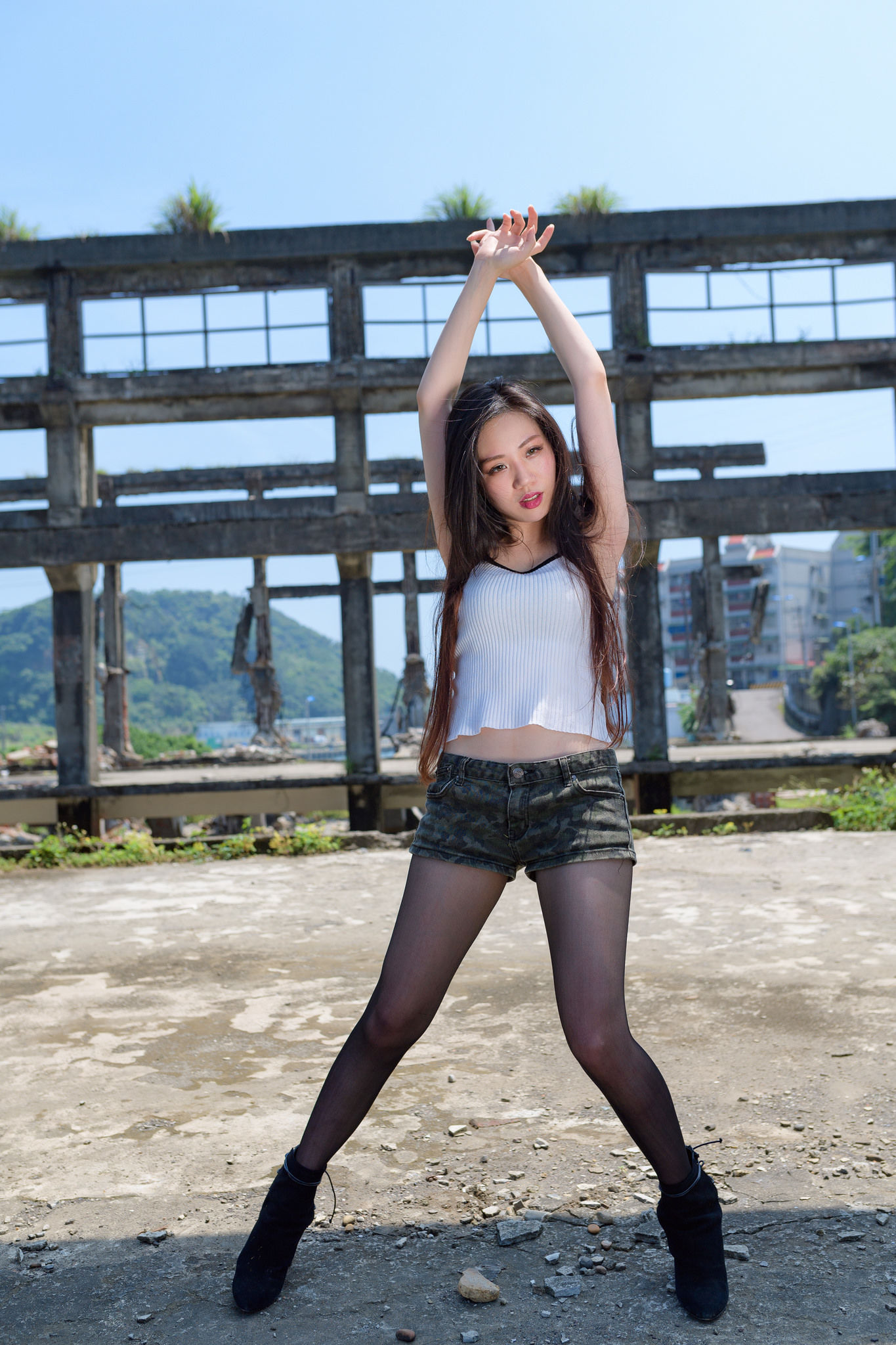 [台湾正妹] coco 阳光下的热裤黑丝 写真集