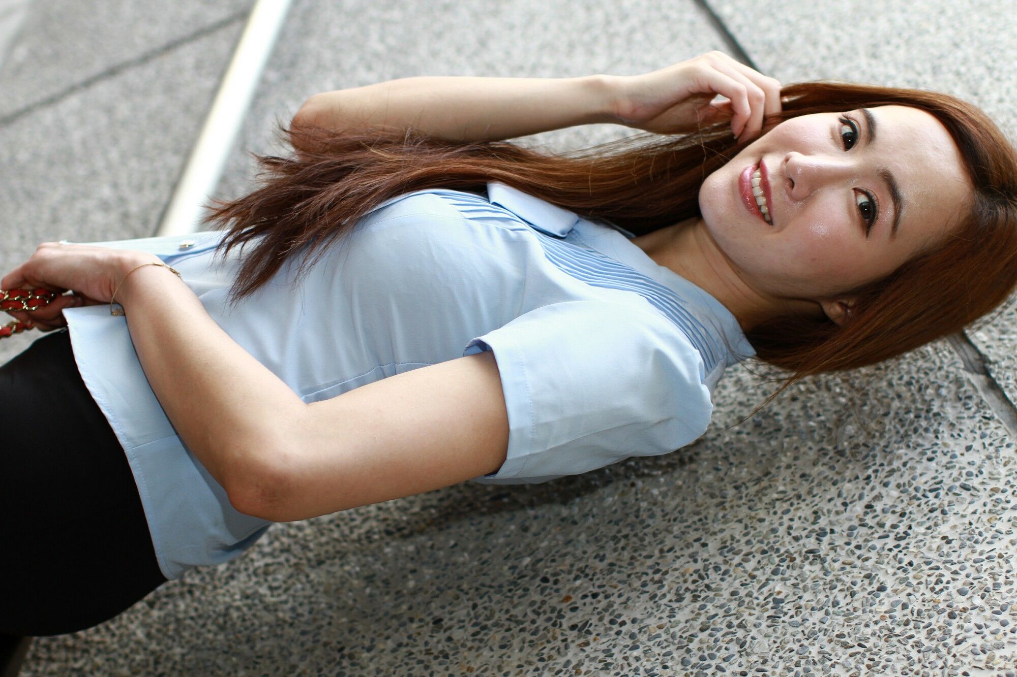 [台湾正妹] Dora妍希《OL黑丝~高雄巨蛋》 写真集