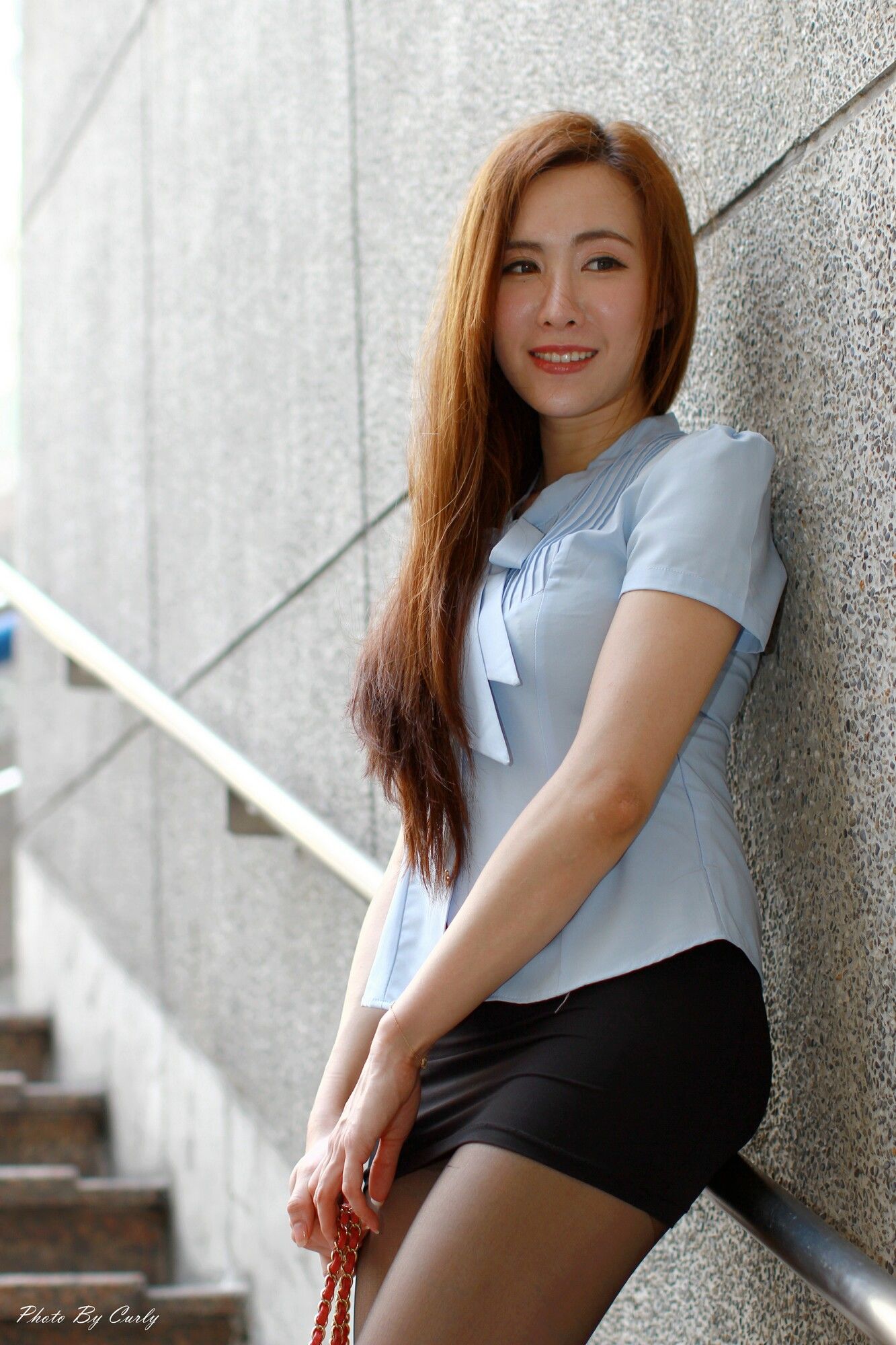 [台湾正妹] Dora妍希《OL黑丝~高雄巨蛋》 写真集