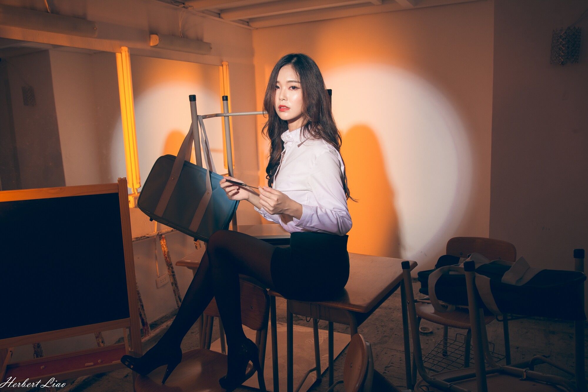 [台湾正妹] 黄上晏Rubis《黑丝靈異教師》 写真集