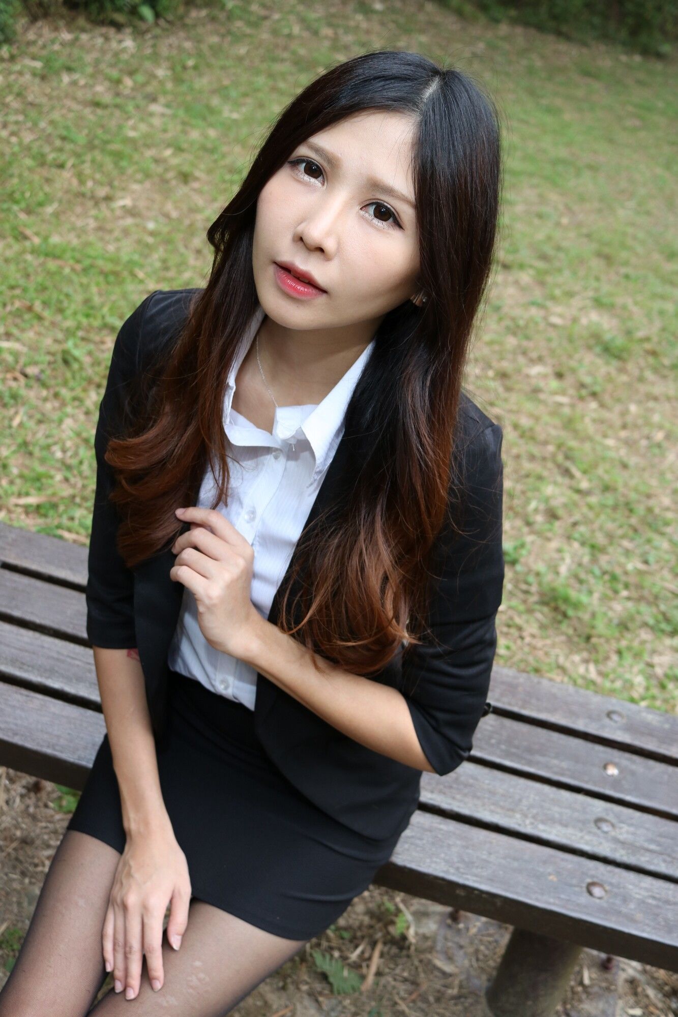 [台湾嫩模] Zooey《中文大學OL黑絲美腿》 写真集