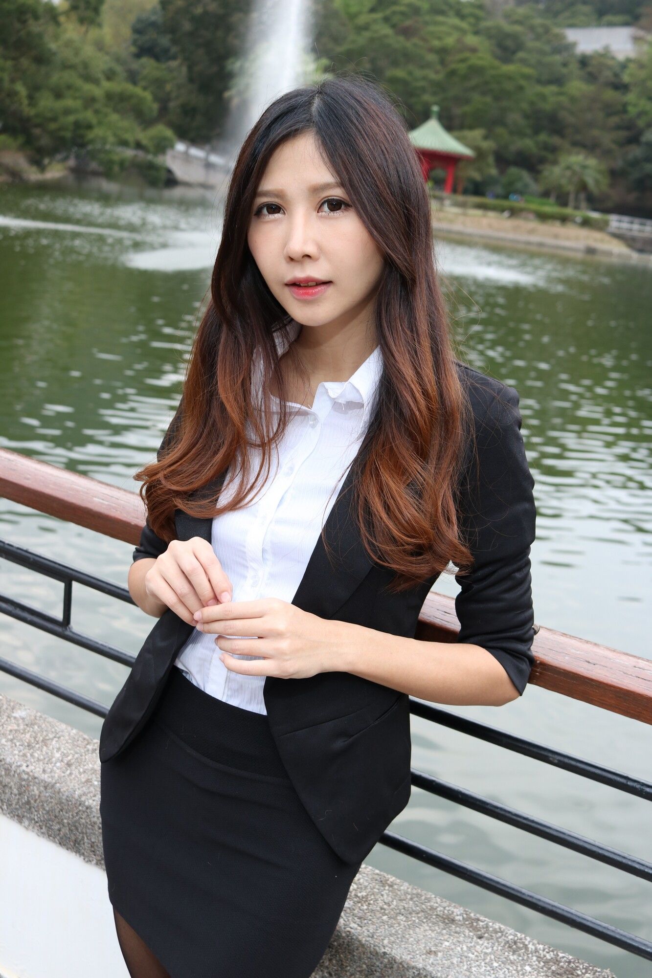 [台湾嫩模] Zooey《中文大學OL黑絲美腿》 写真集