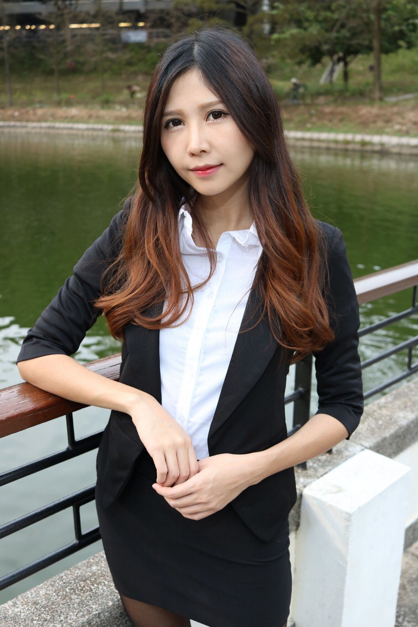 [台湾嫩模] Zooey《中文大學OL黑絲美腿》 写真集