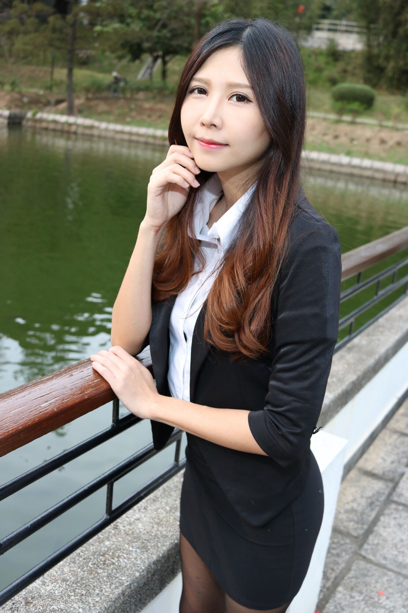 [台湾嫩模] Zooey《中文大學OL黑絲美腿》 写真集