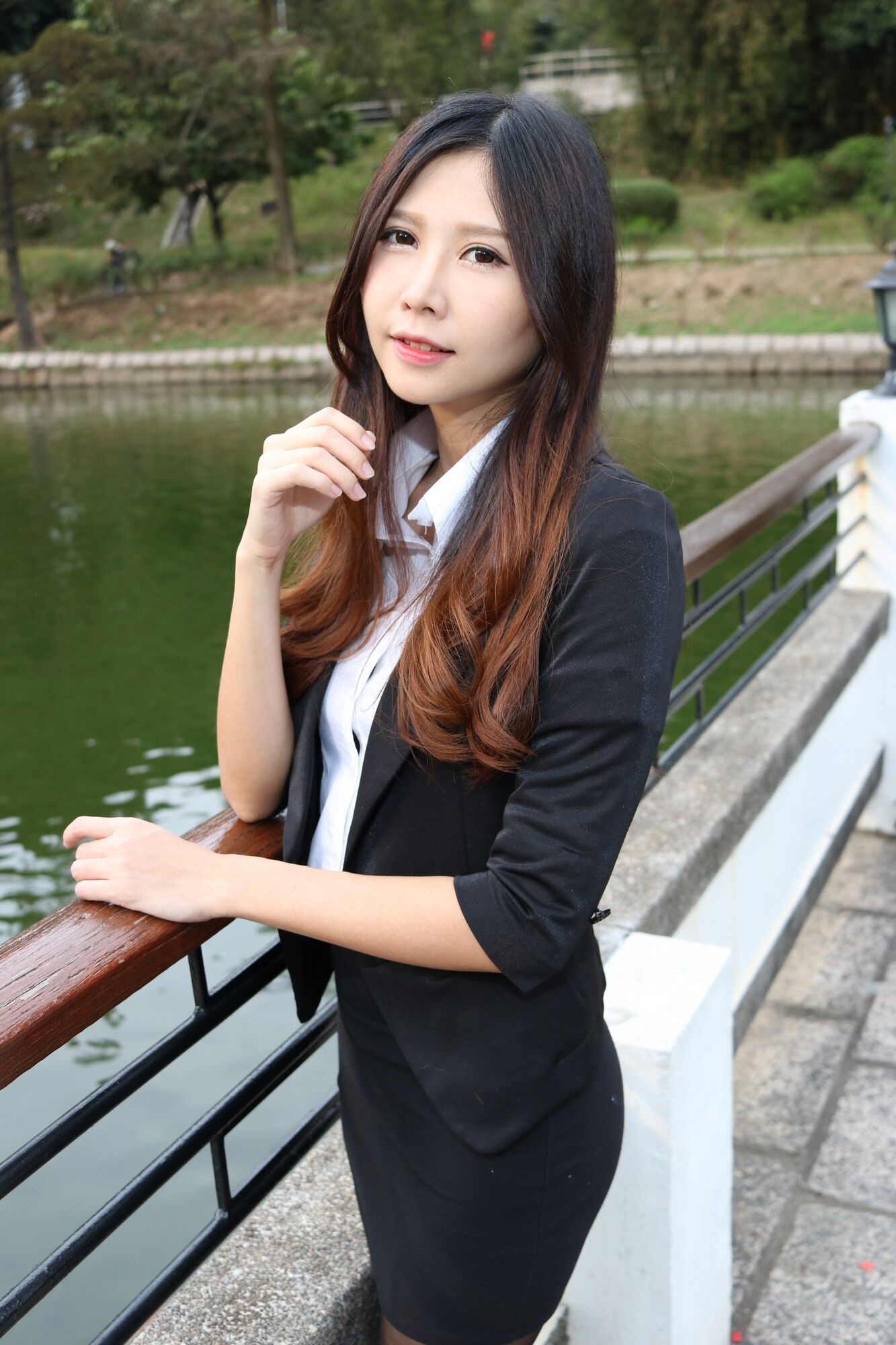 [台湾嫩模] Zooey《中文大學OL黑絲美腿》 写真集