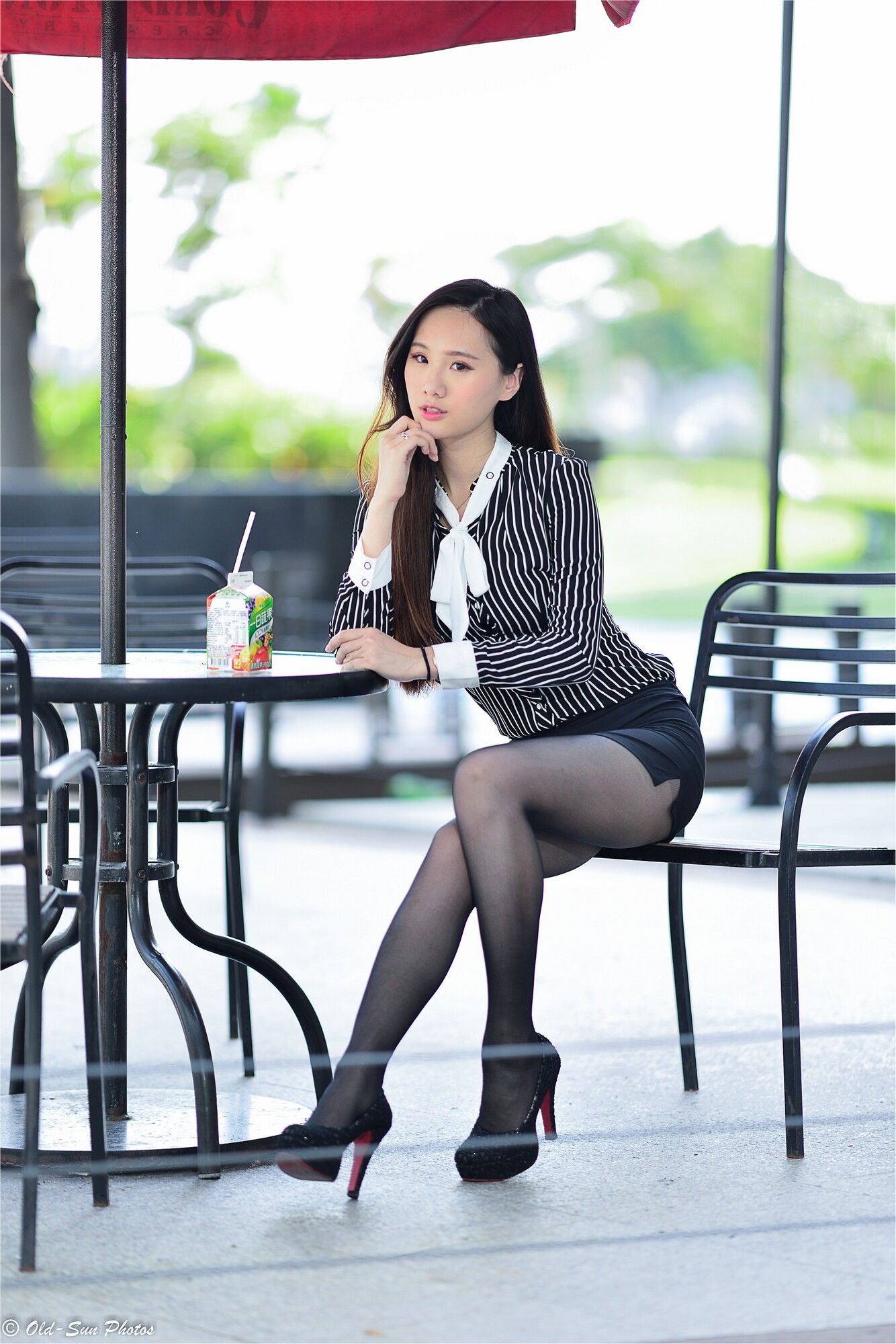 [台湾正妹] 张小米 - 黑丝OL女郎外拍 写真集