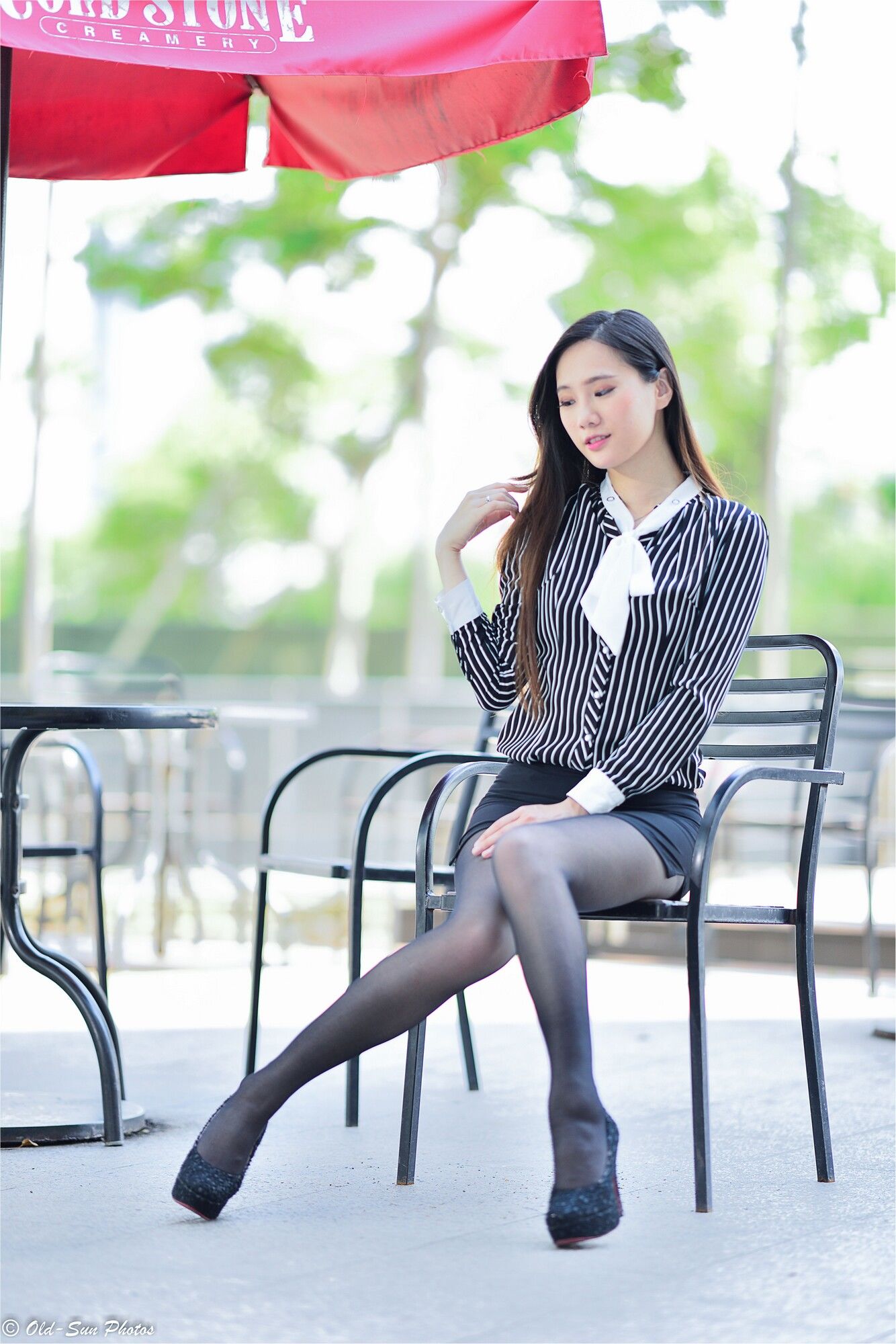 [台湾正妹] 张小米 - 黑丝OL女郎外拍 写真集