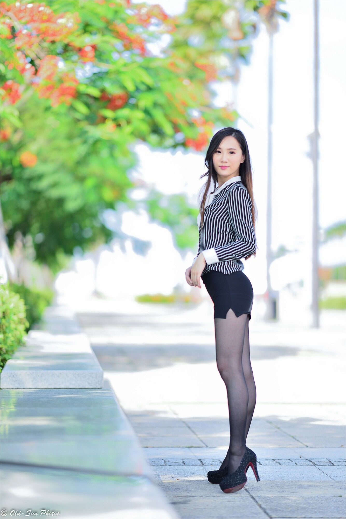 [台湾正妹] 张小米 - 黑丝OL女郎外拍 写真集