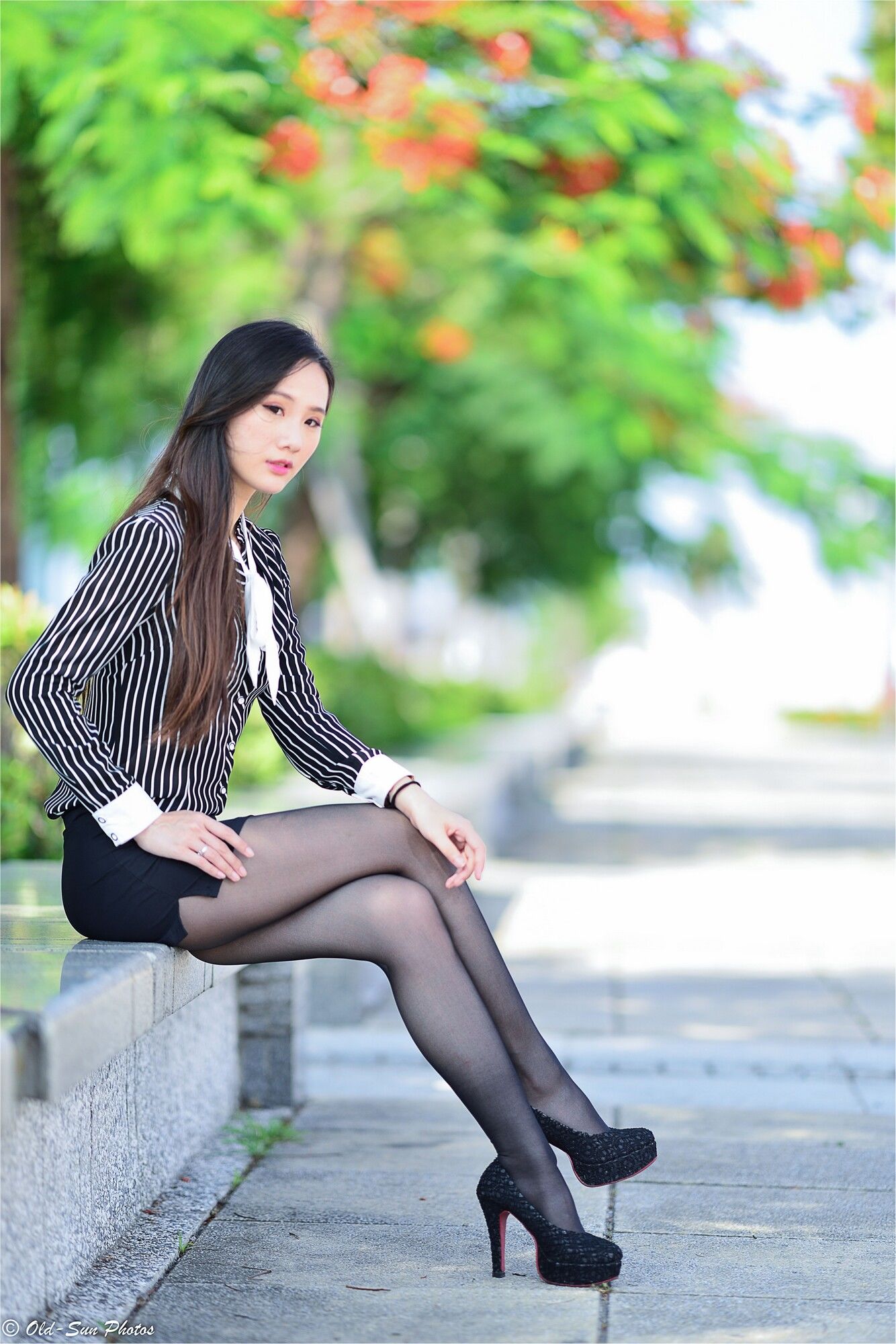 [台湾正妹] 张小米 - 黑丝OL女郎外拍 写真集