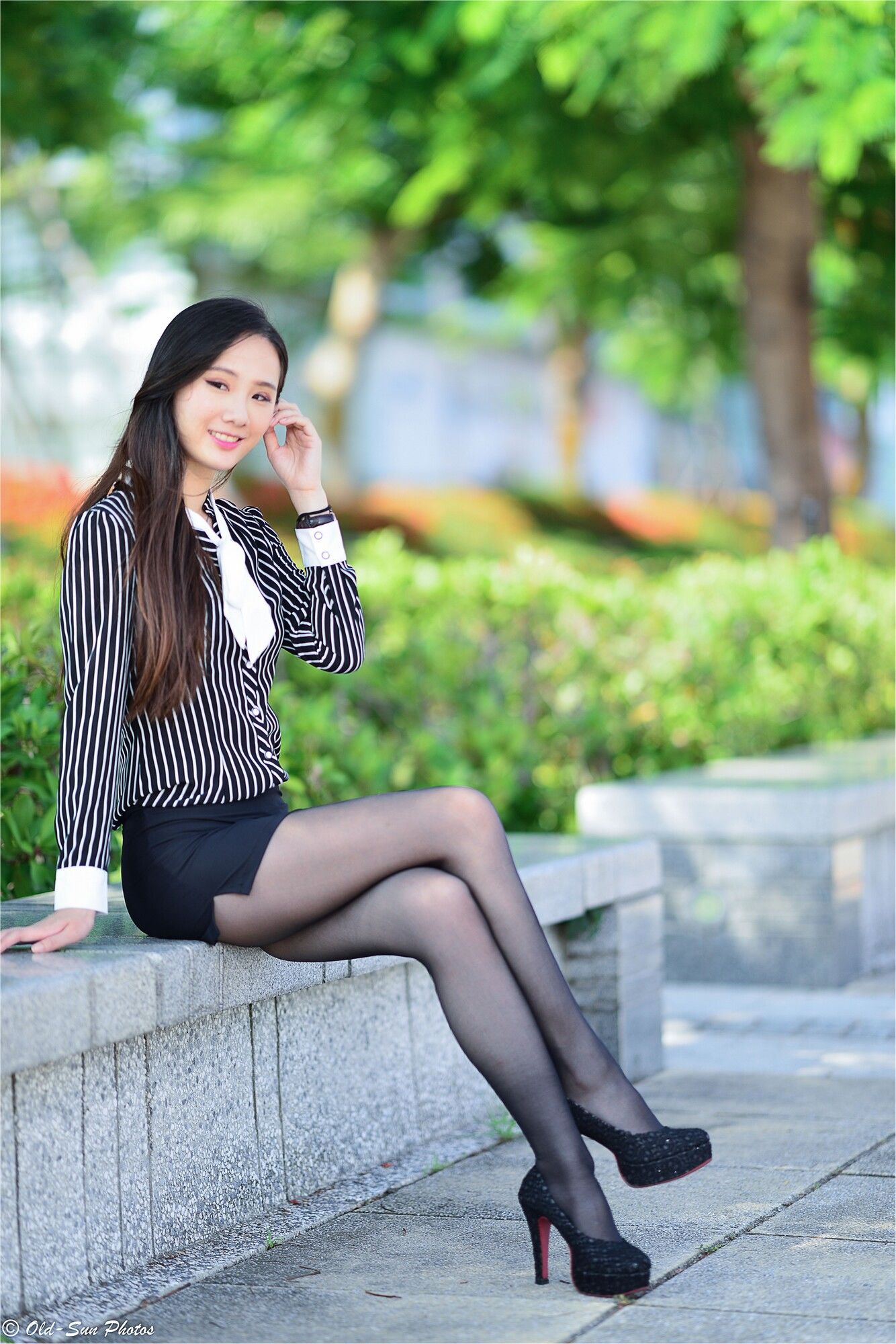 [台湾正妹] 张小米 - 黑丝OL女郎外拍 写真集