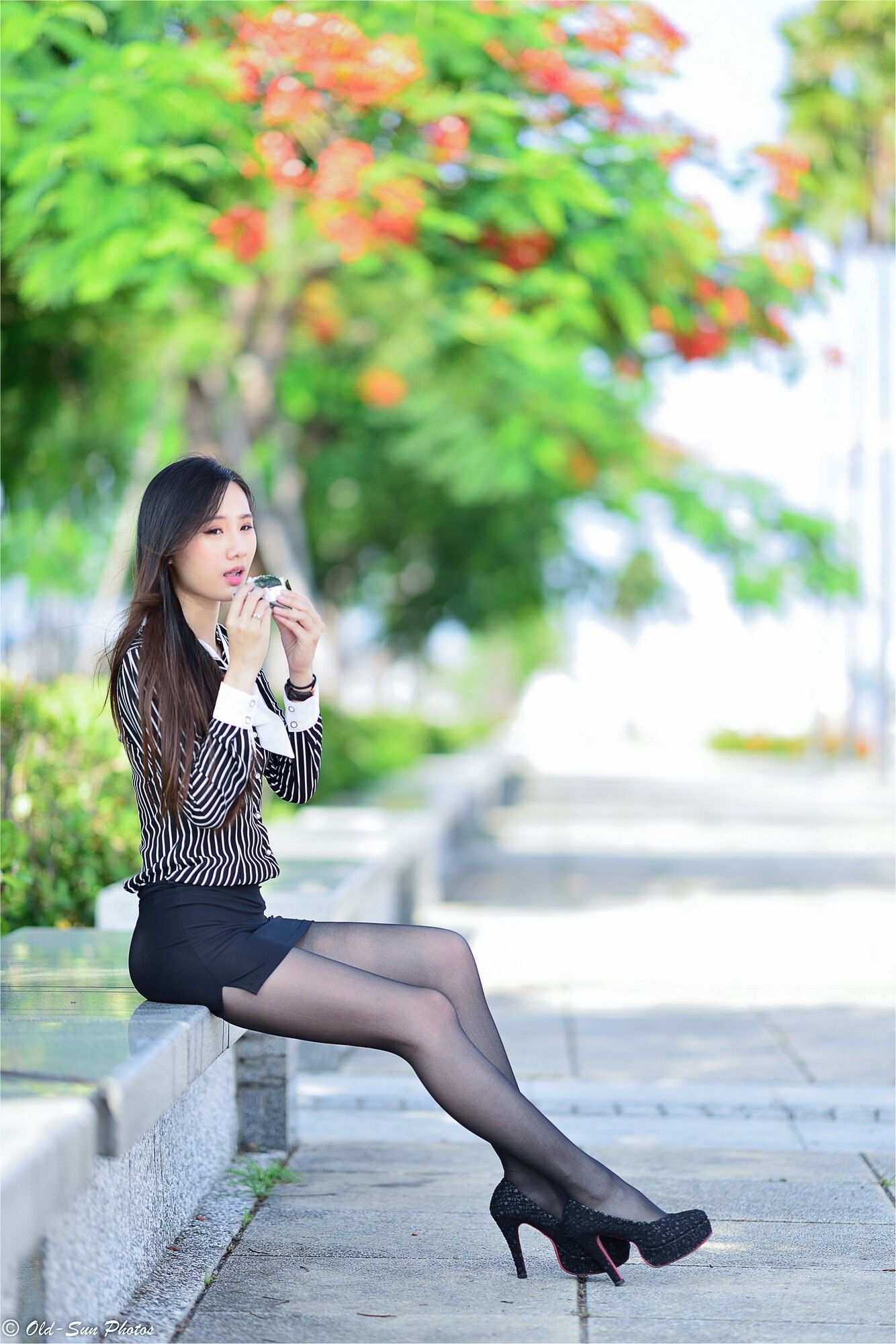 [台湾正妹] 张小米 - 黑丝OL女郎外拍 写真集