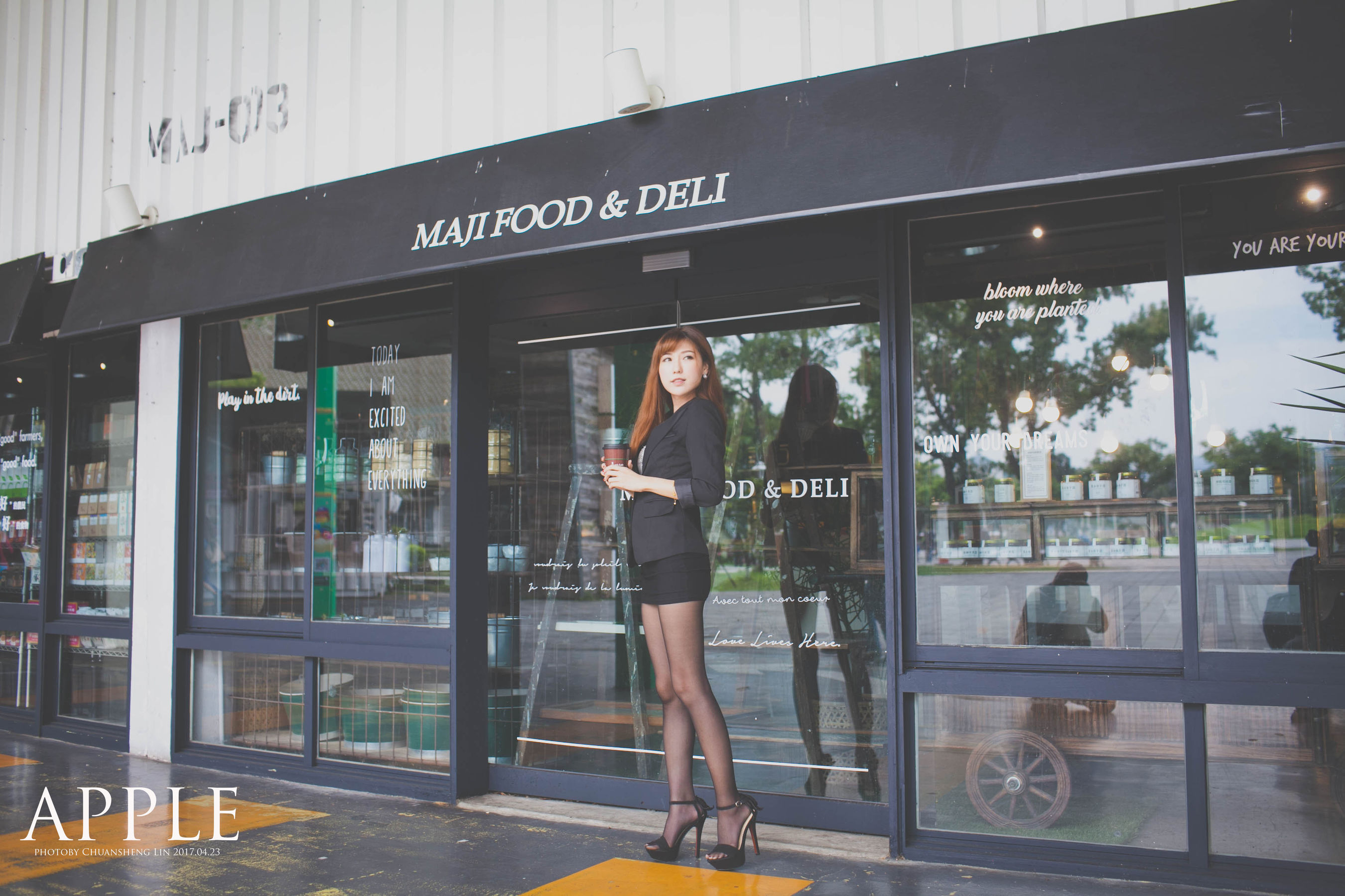 [台湾女神] 张闵净(小净) - OL外拍 写真集