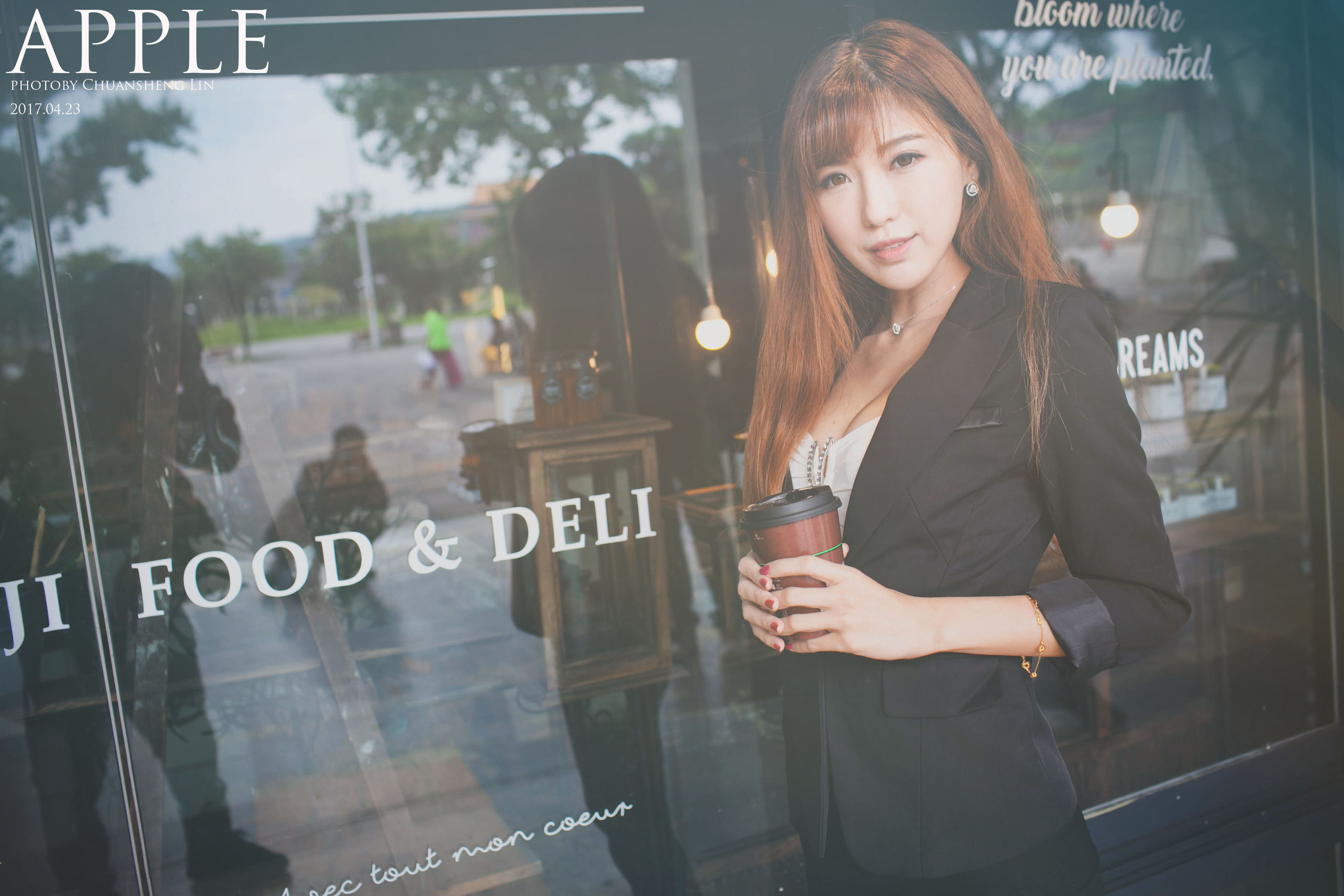 [台湾女神] 张闵净(小净) - OL外拍 写真集