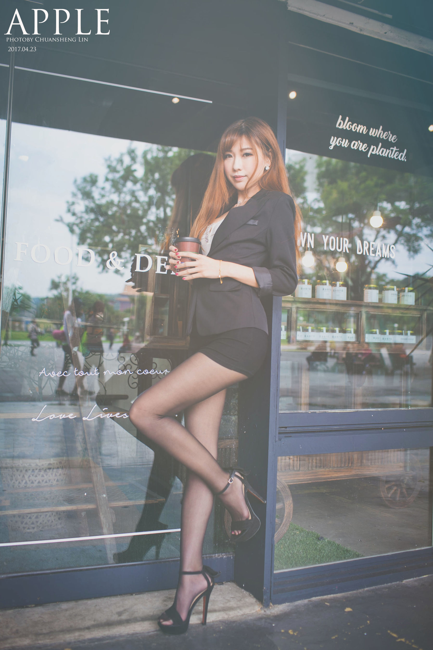 [台湾女神] 张闵净(小净) - OL外拍 写真集